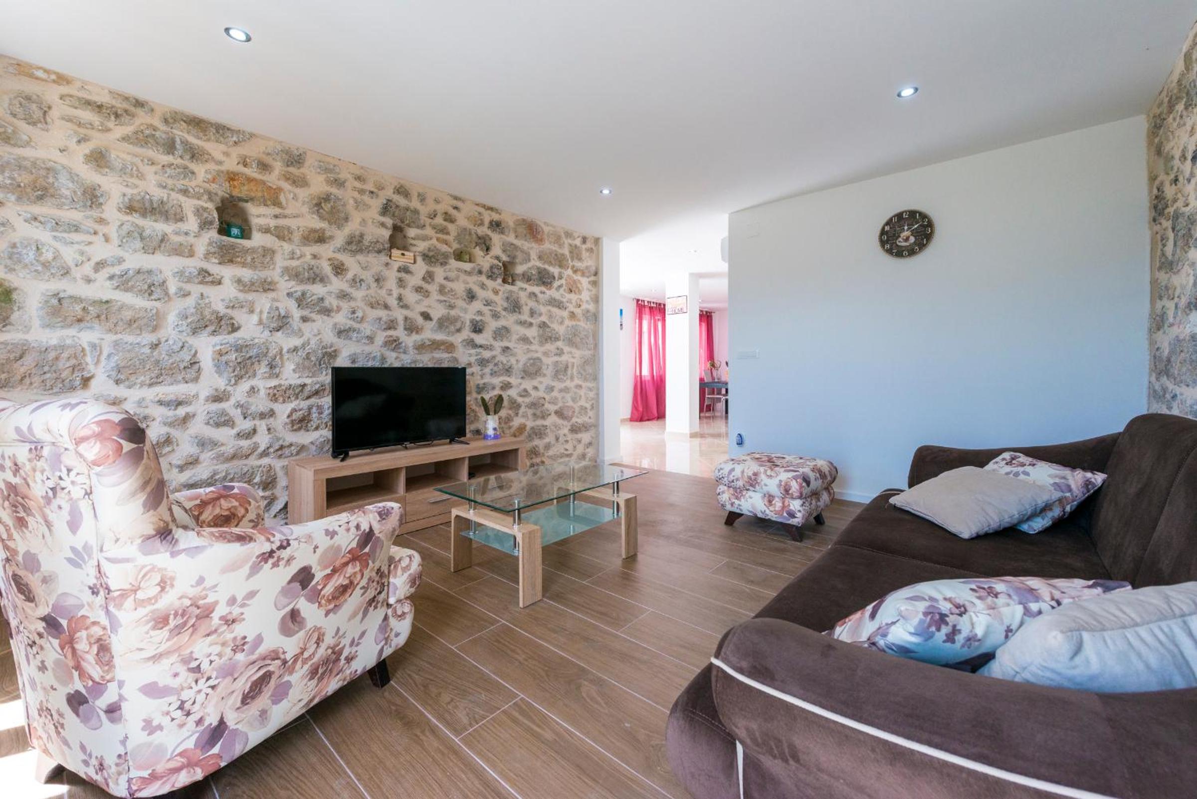 Vila de Quatro Quartos com Piscina e Vista para o Mar