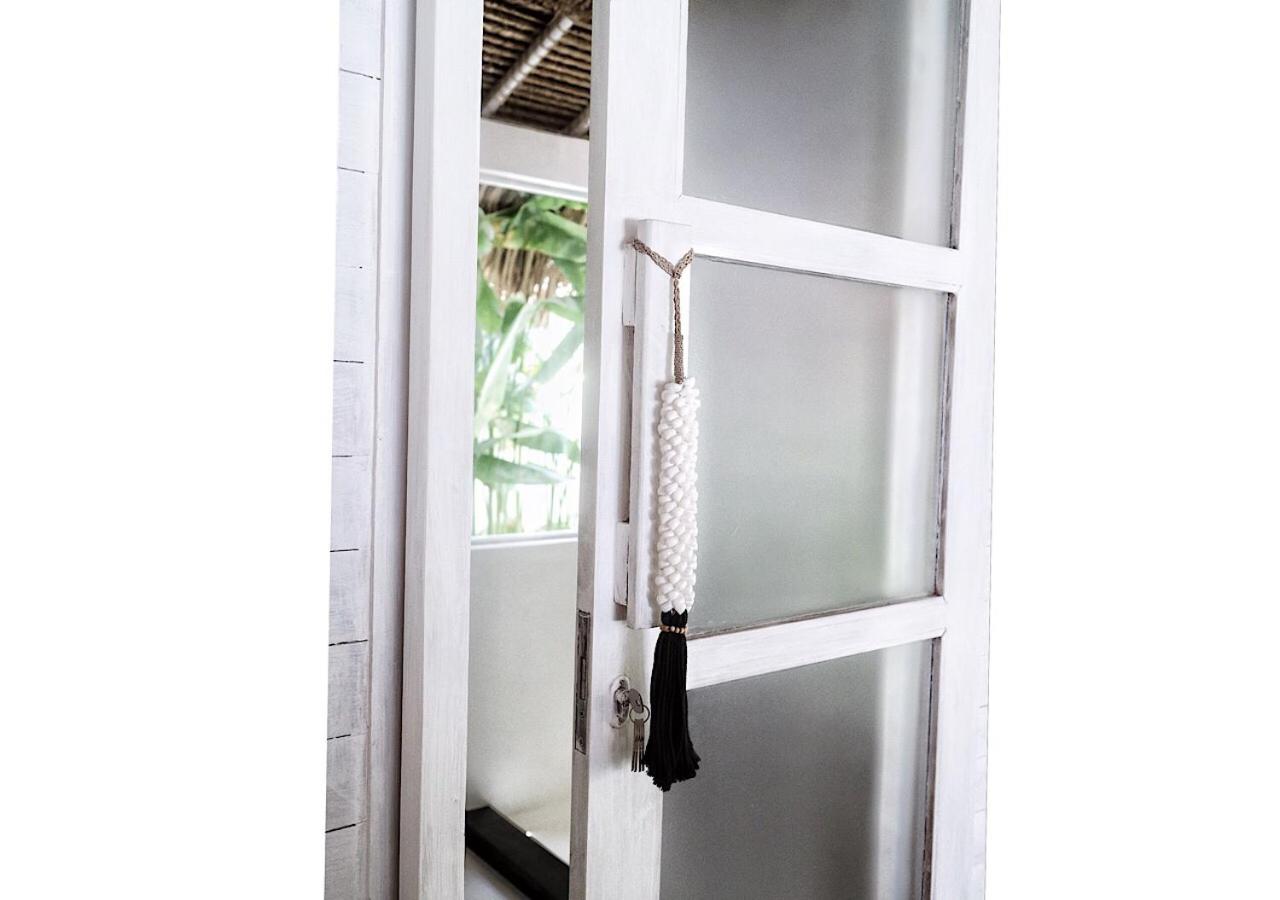 Double Room with Pool View - Photo 8