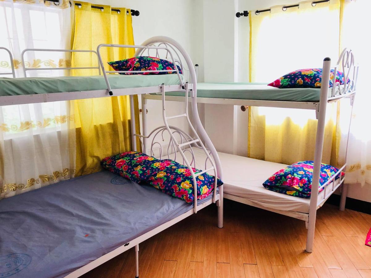Six-Bedroom House photo 1