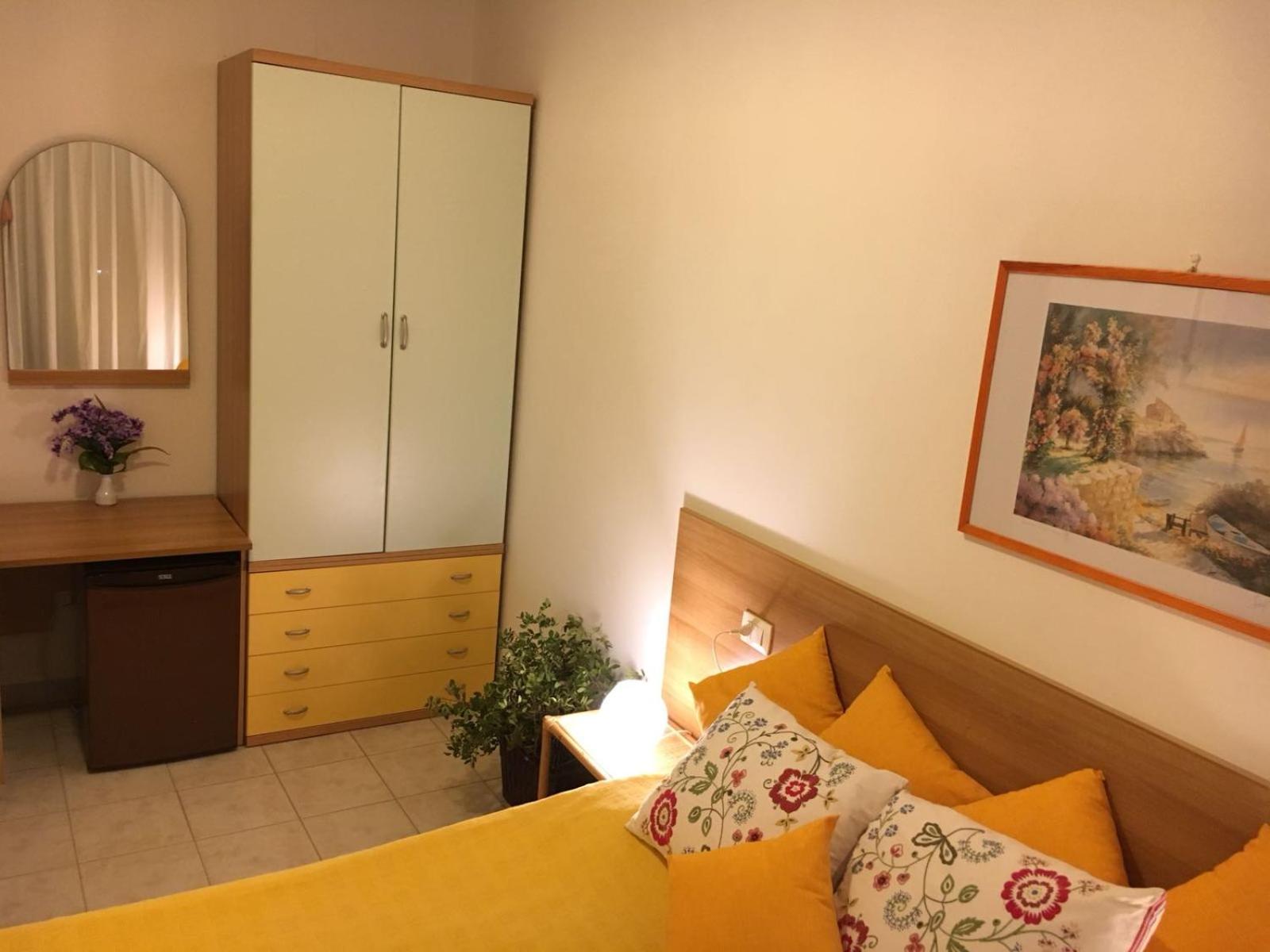 Double Room with Private Bathroom - Photo 12