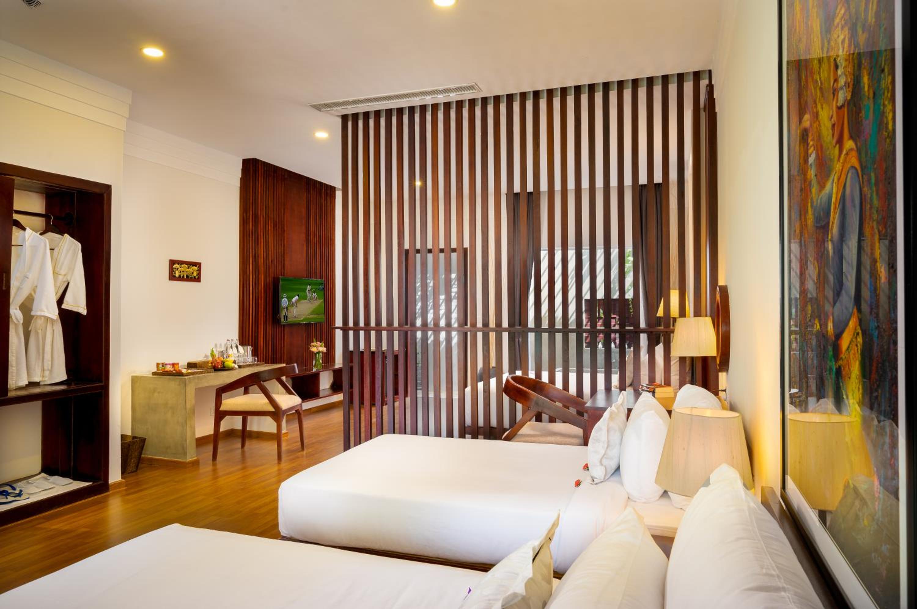 Triple Grand Suite with Balcony photo 2