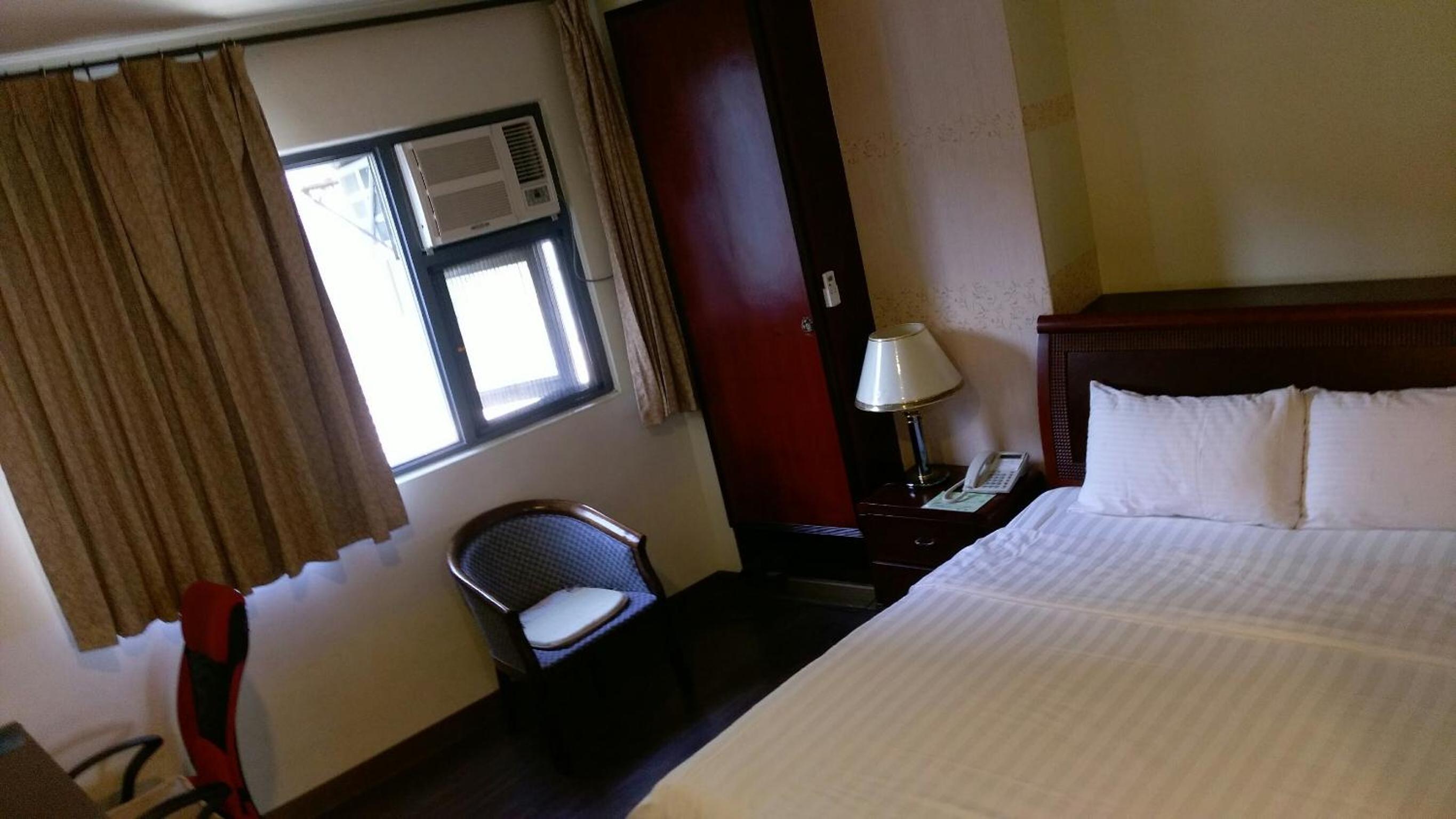 Queen Room photo 1