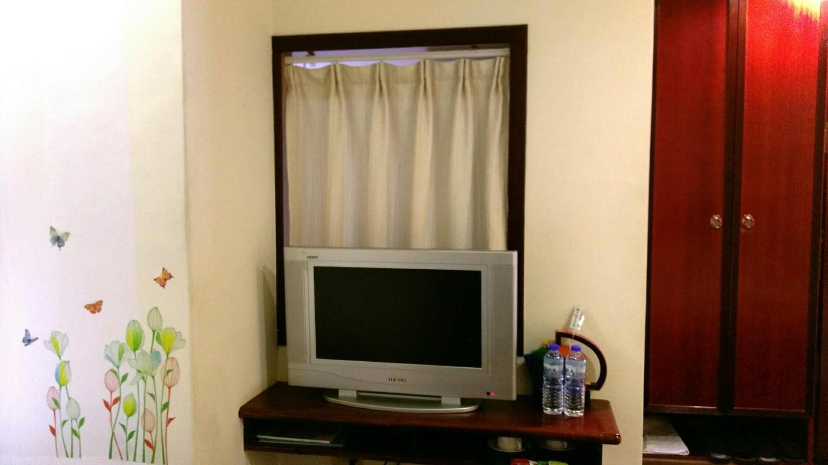 Standard Queen Room with Two Queen Beds photo 1