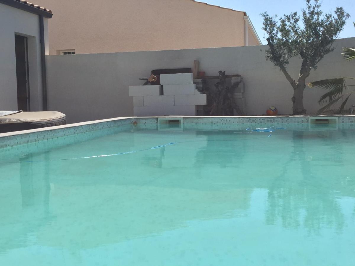 Double Room with Pool View - Photo 5