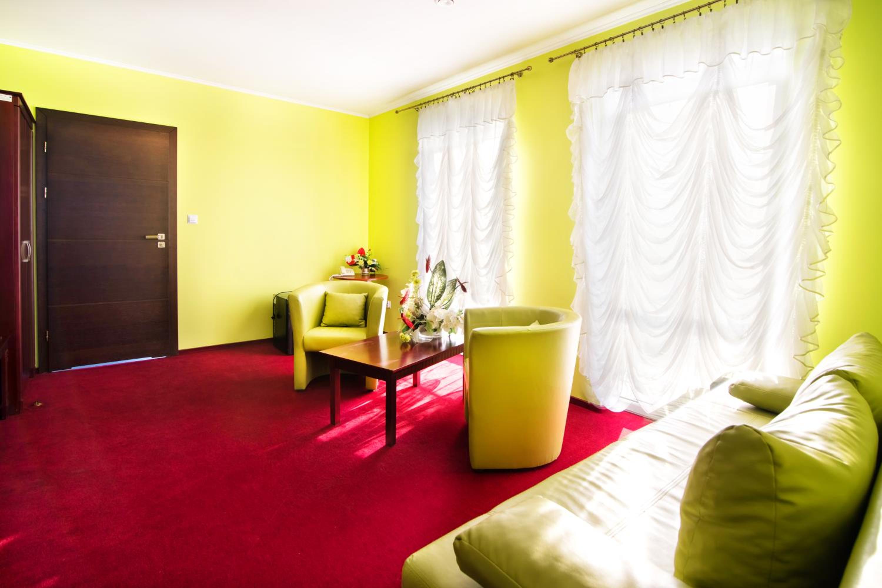 Suite with Balcony - Photo 4