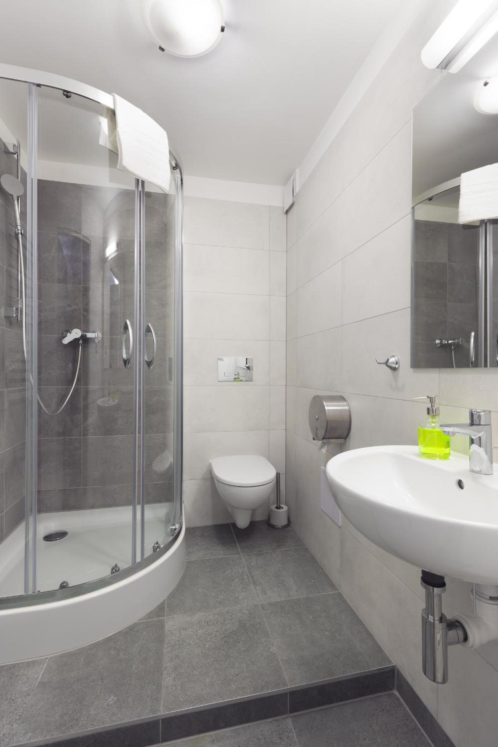 Triple Room with Private Bathroom - Photo 7