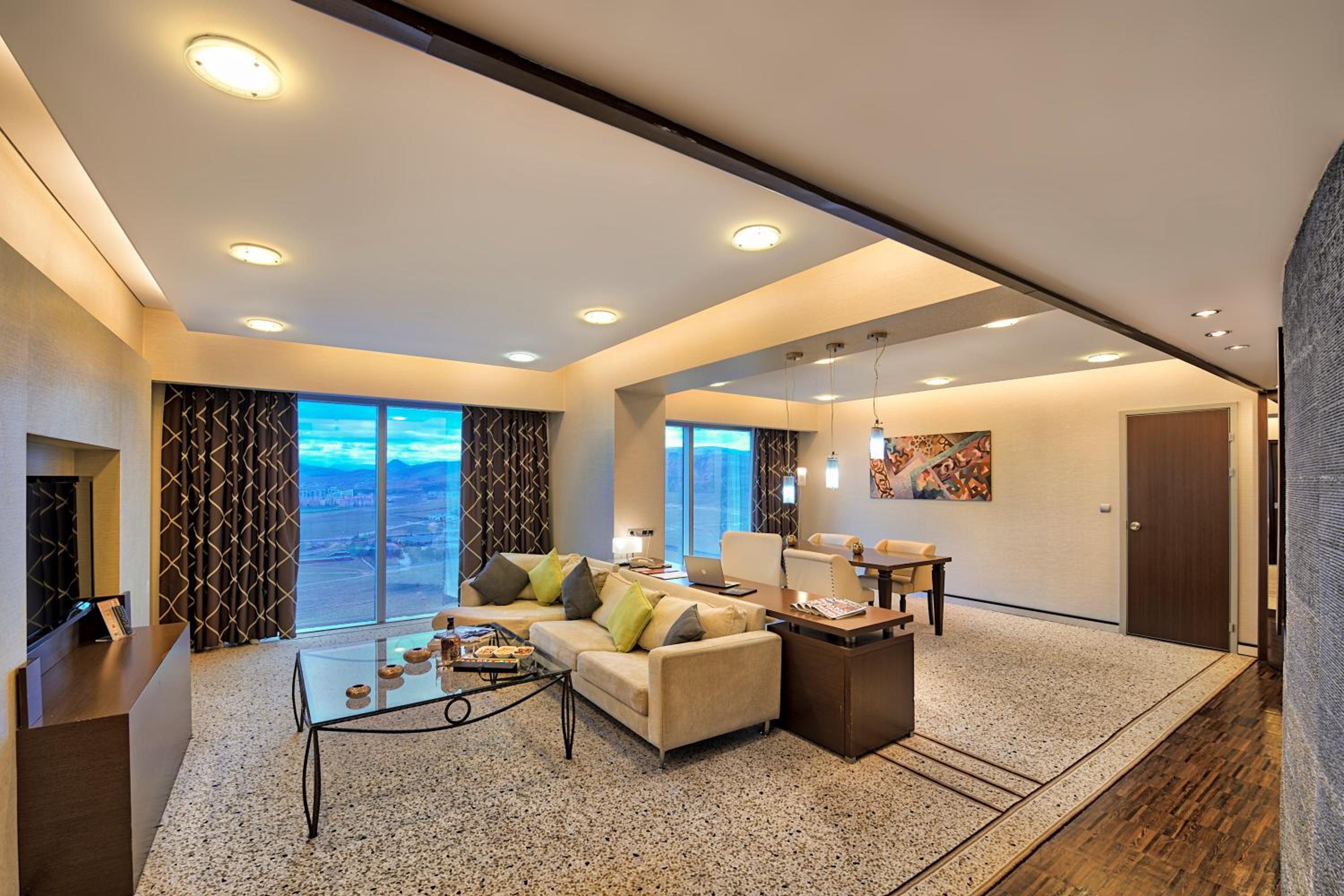King Suite - Photo 1