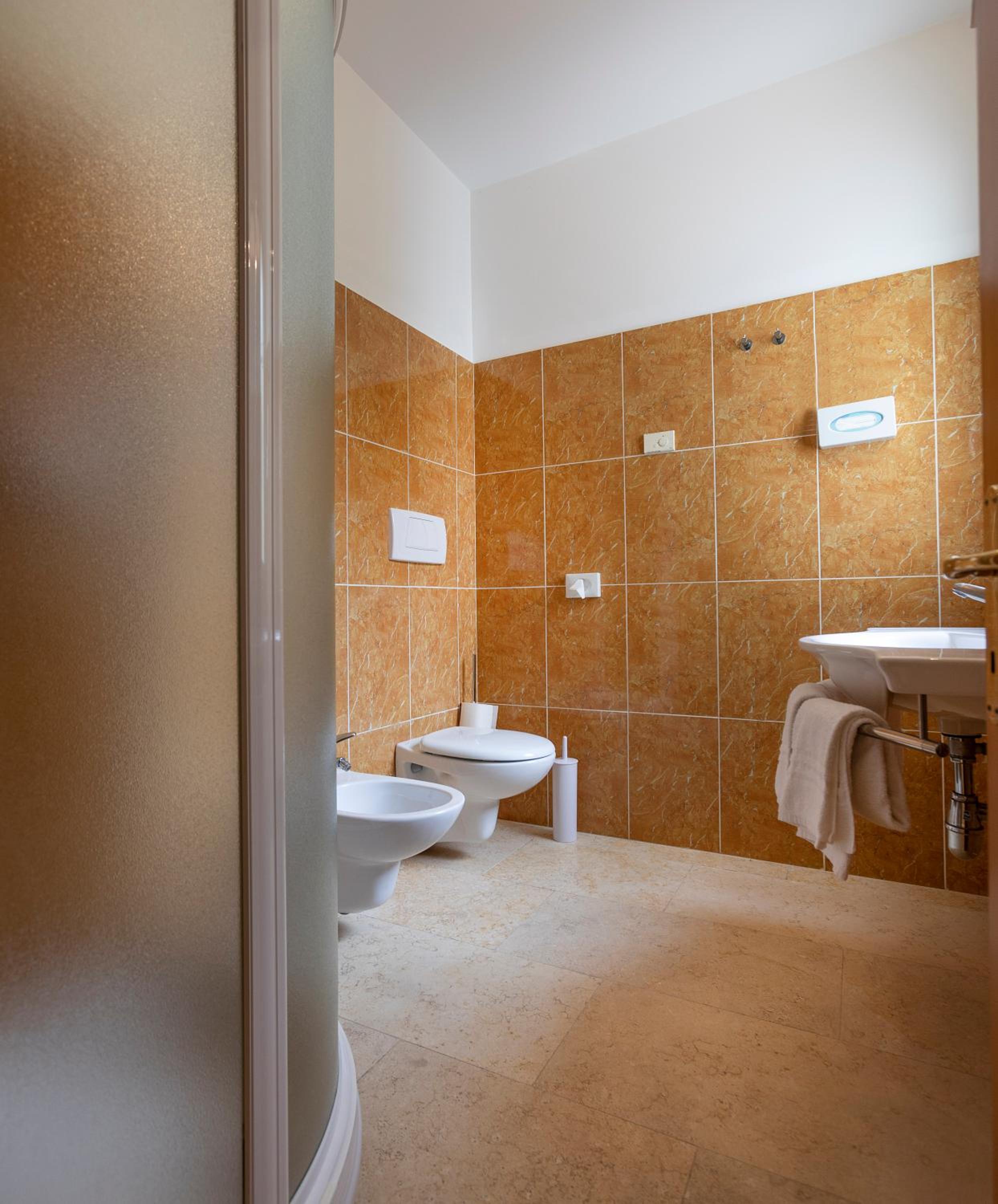 Triple Room with Lake View - Photo 41