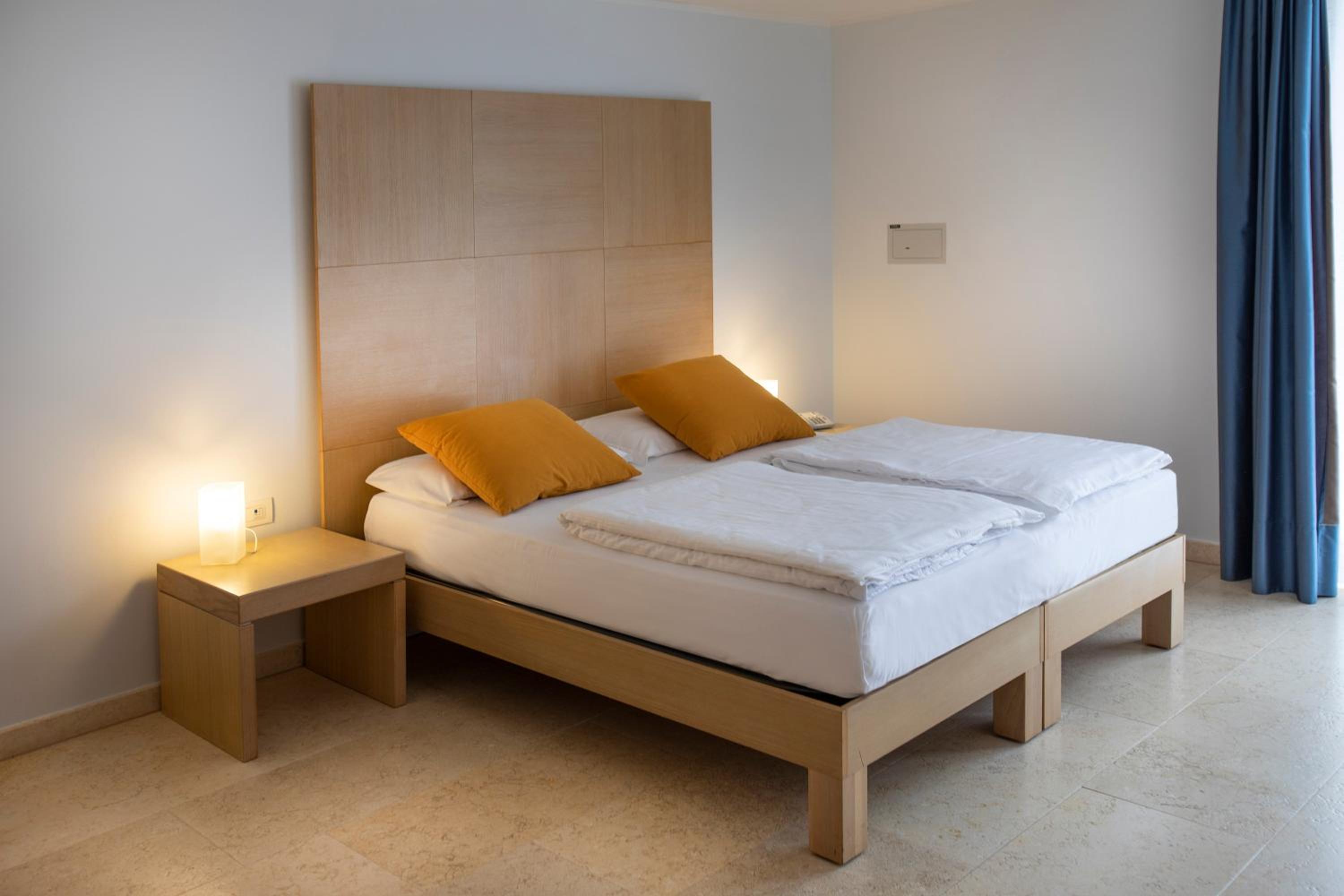 Triple Room with Lake View - Photo 15