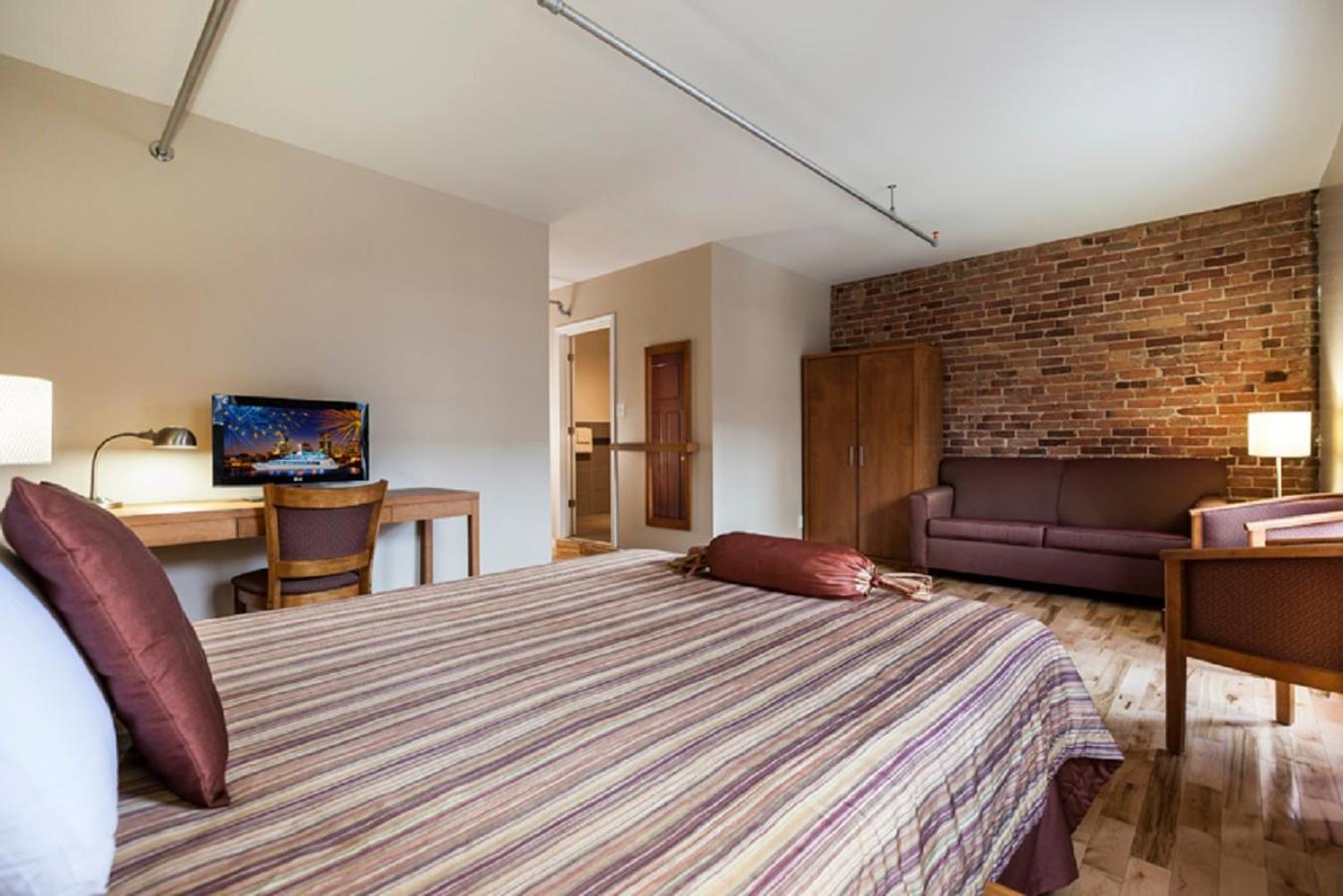 Superior Queen Room With Sofa Bed photo 1