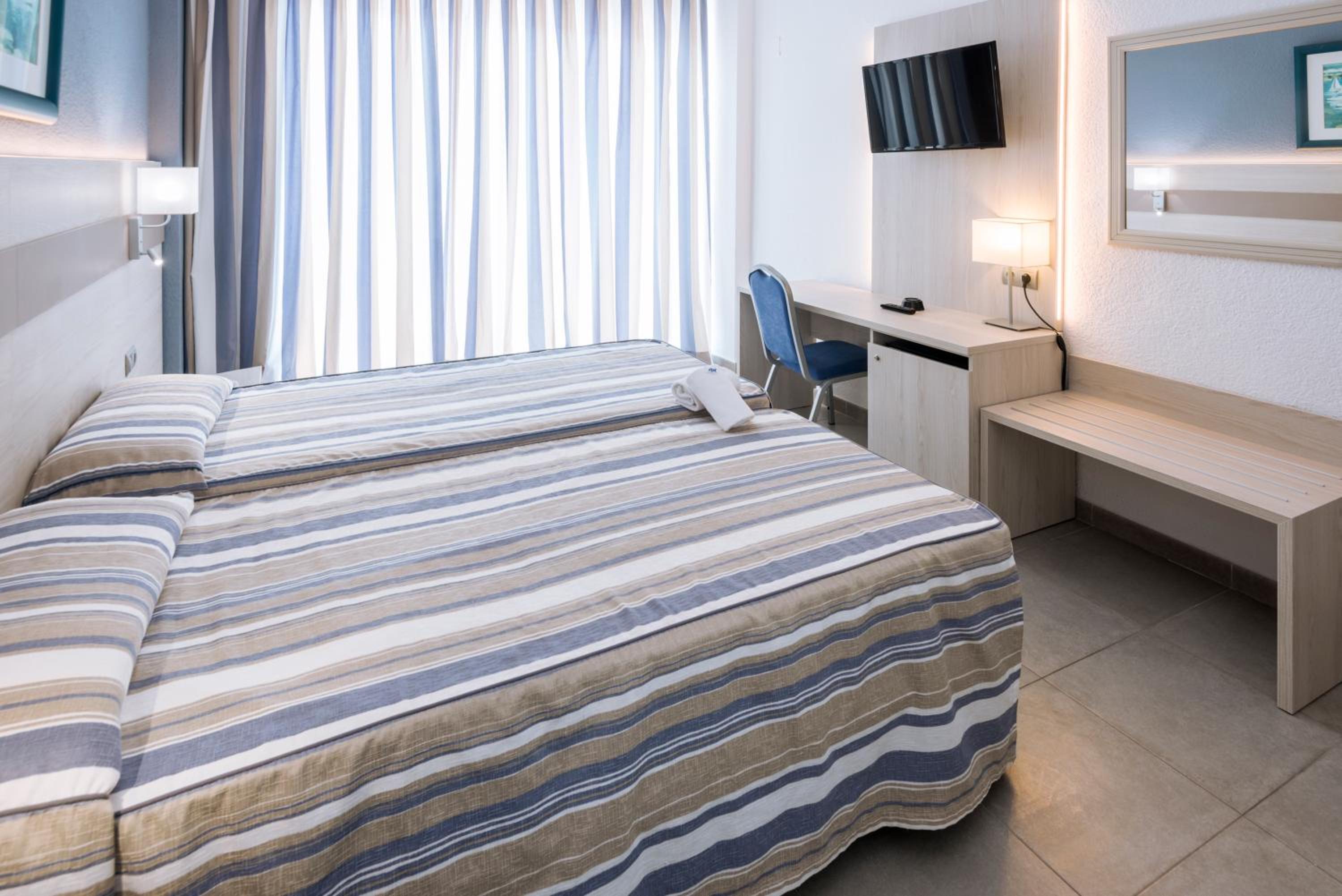 Standard Double Room (2 Adults) - Photo 3