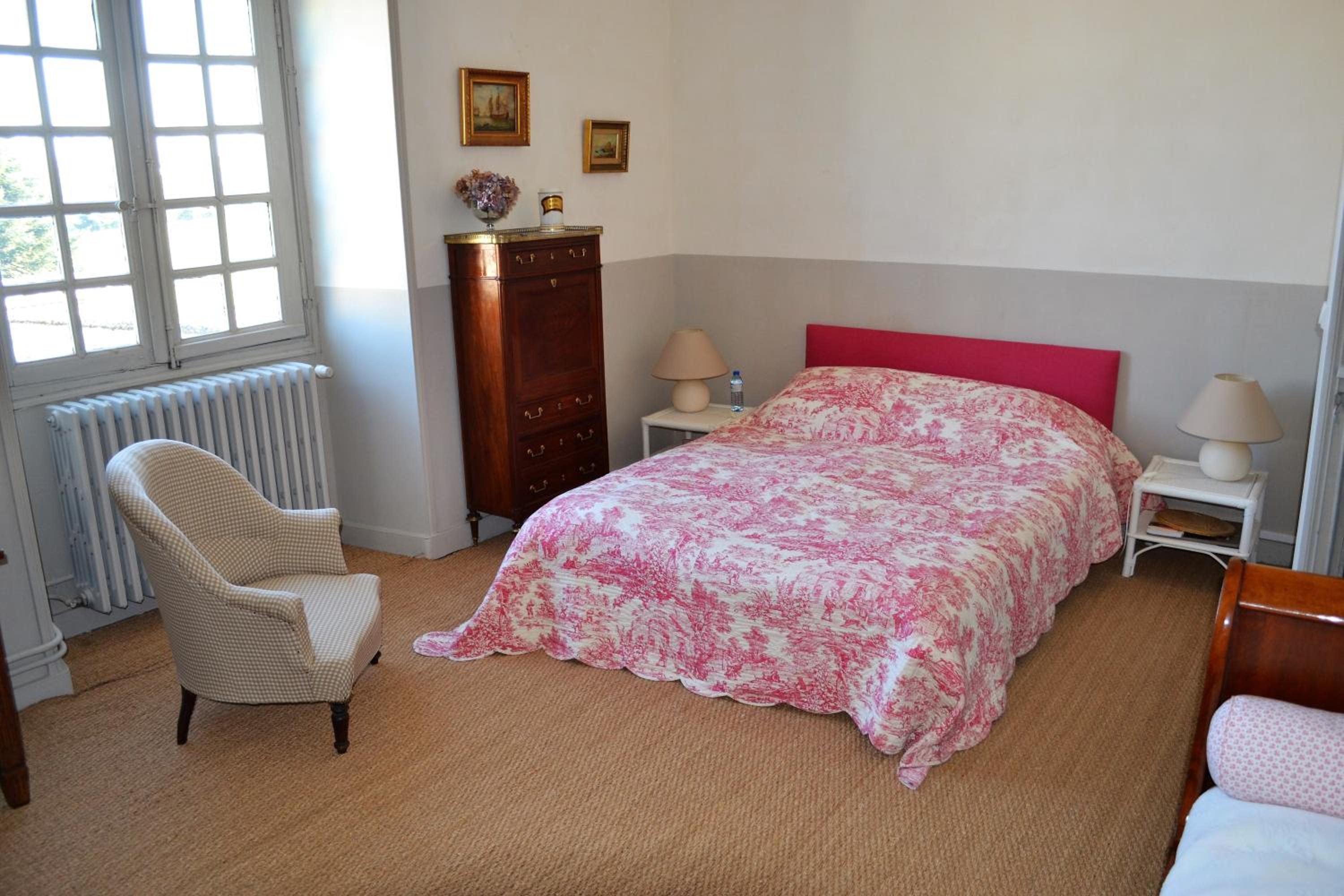 Deluxe Room (2 Adults + 1 Child) photo 2