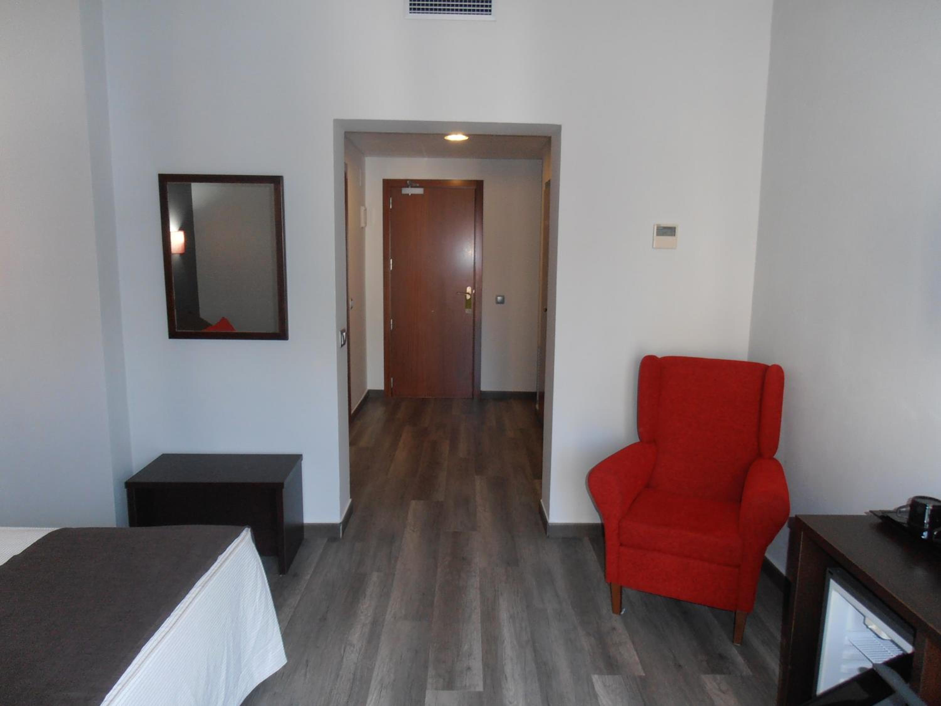 Superior Double Room with Balcony and River View - Photo 11