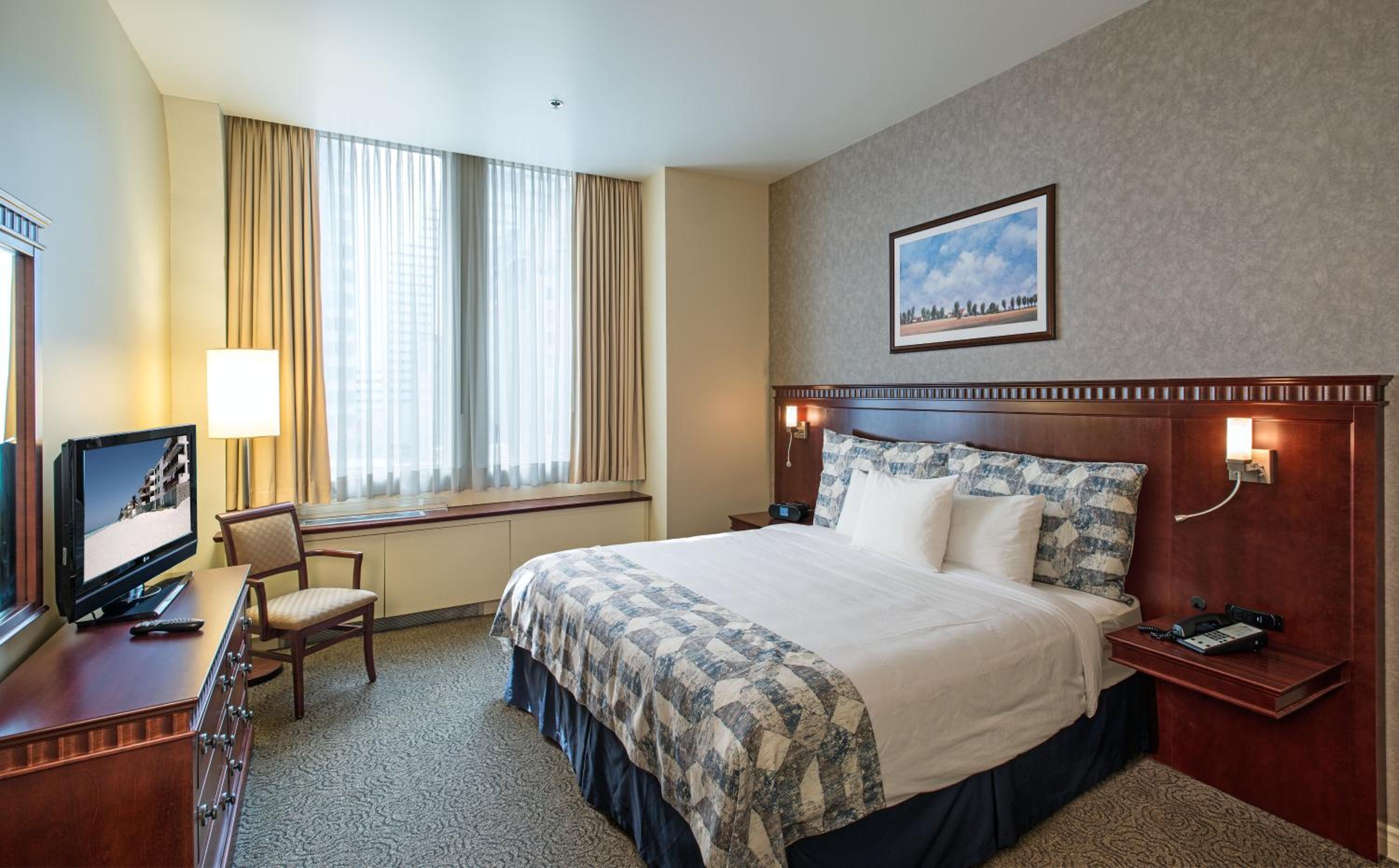 One-Bedroom King Suite - Photo 5