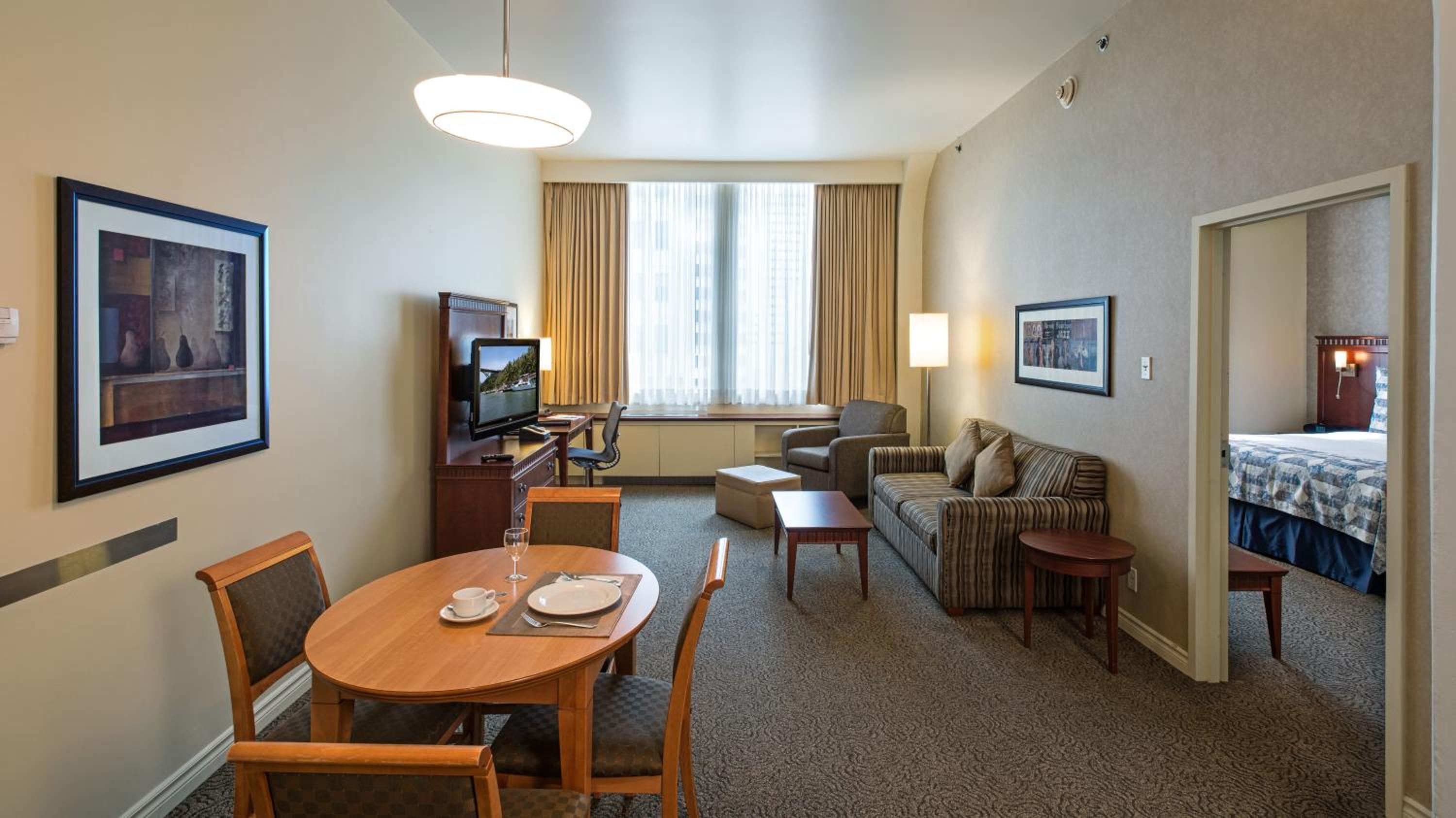 One-Bedroom King Suite - Photo 3