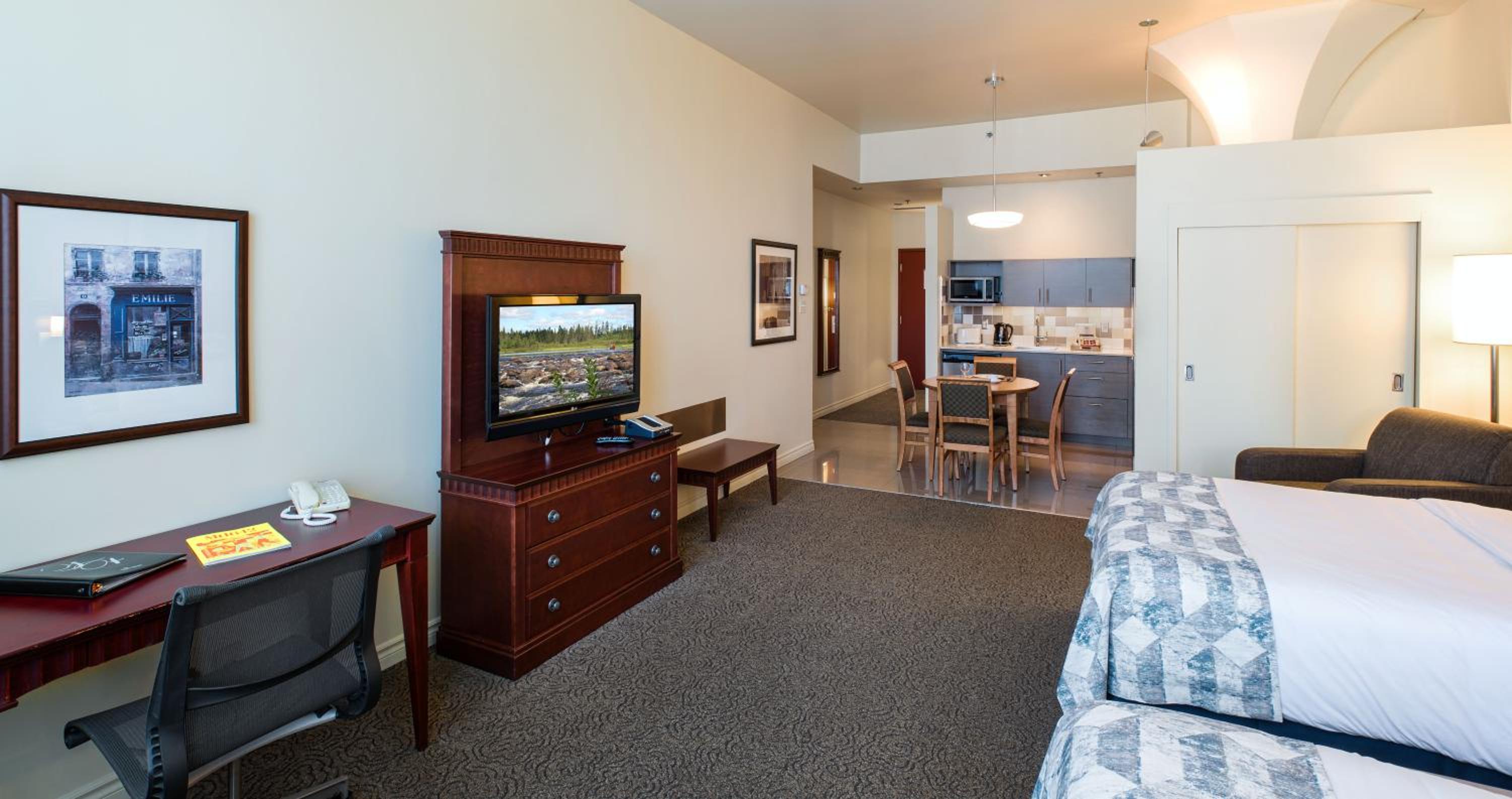 Studio with Two Double Beds - Photo 2