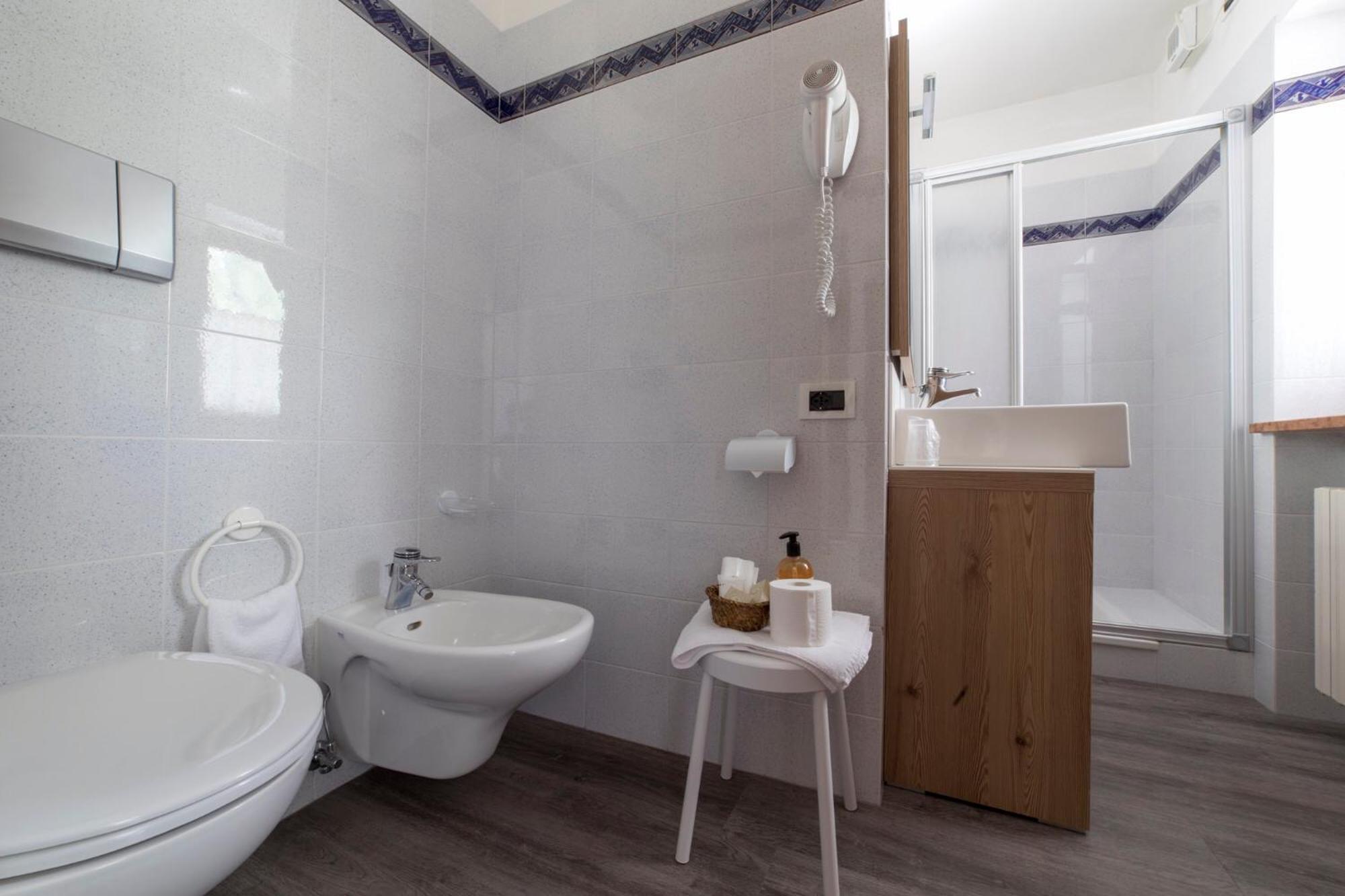 Deluxe Double or Twin Room - Photo 23