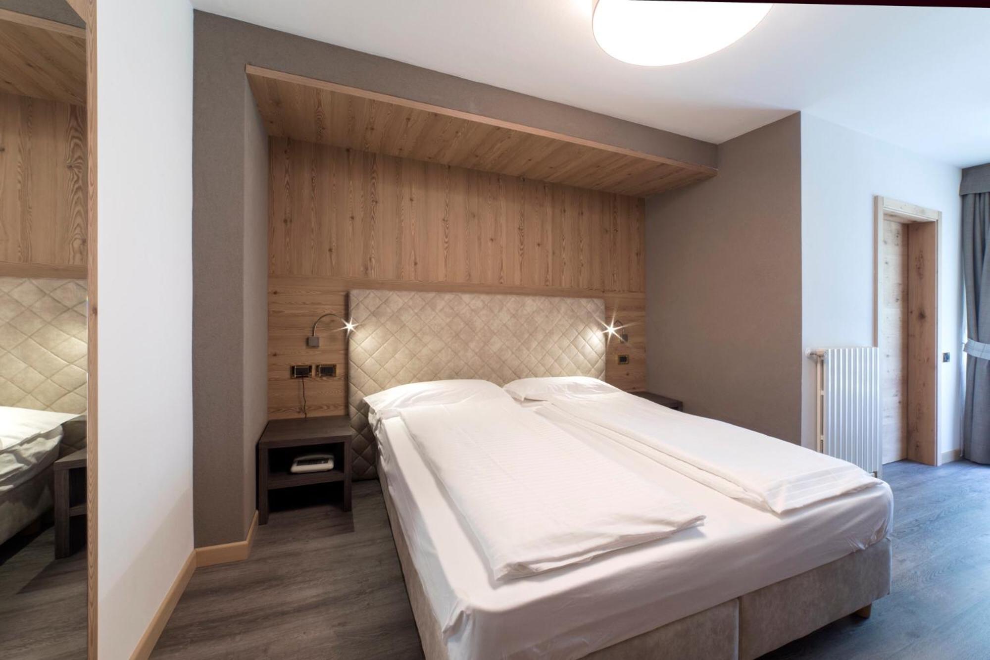 Deluxe Double or Twin Room - Photo 22