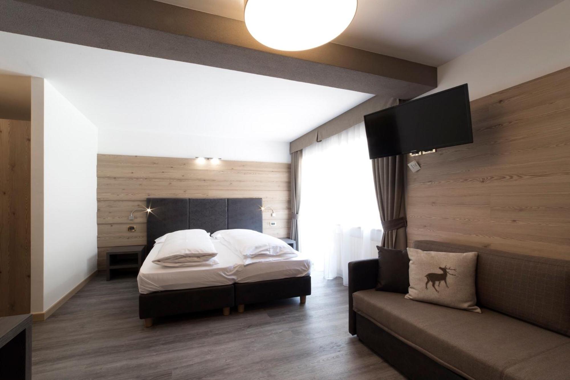 Deluxe Double or Twin Room - Photo 18