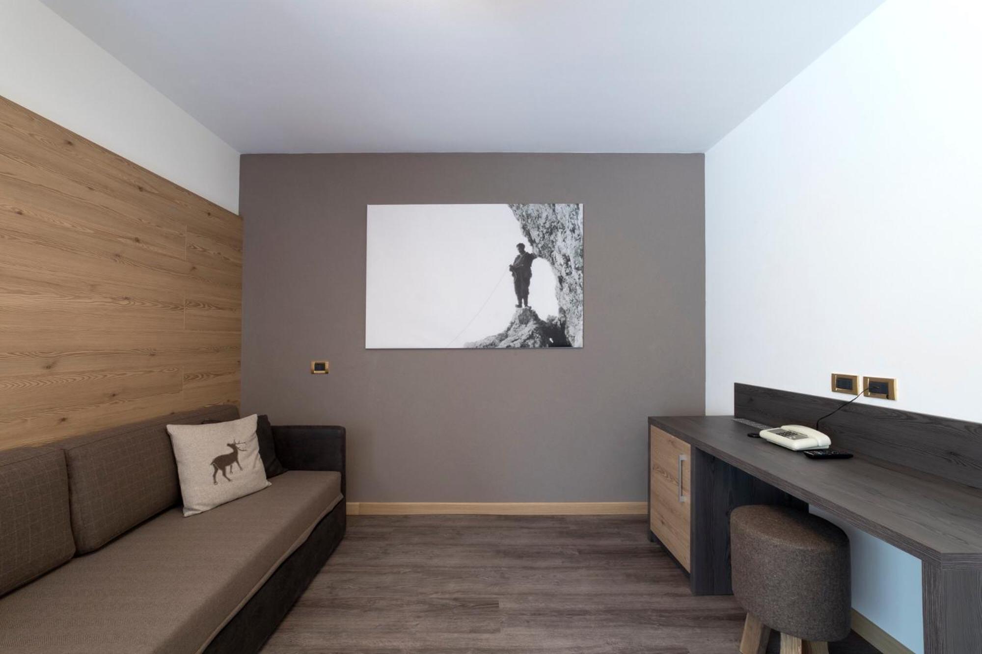 Deluxe Double or Twin Room - Photo 11