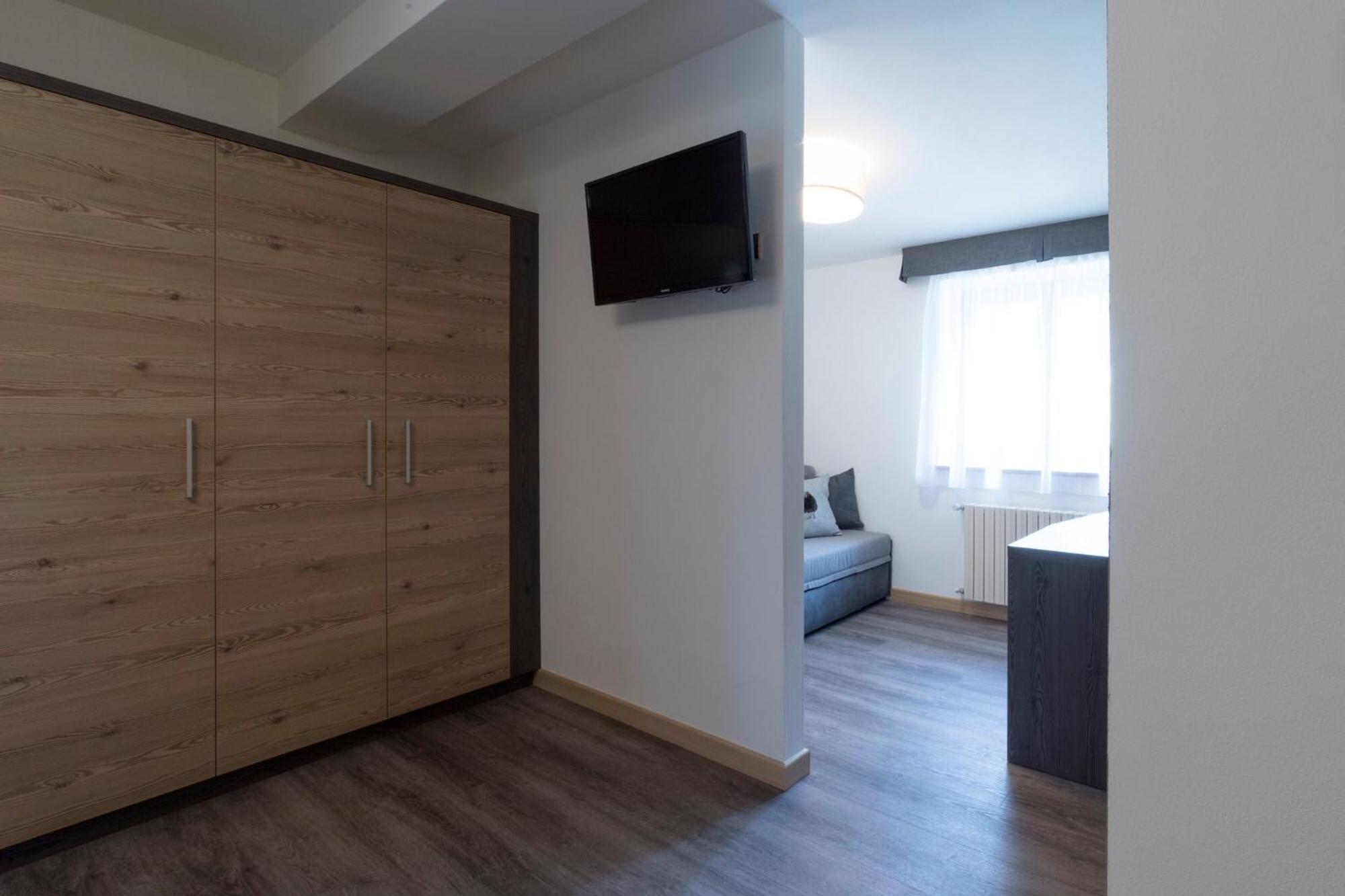 Deluxe Double or Twin Room - Photo 10