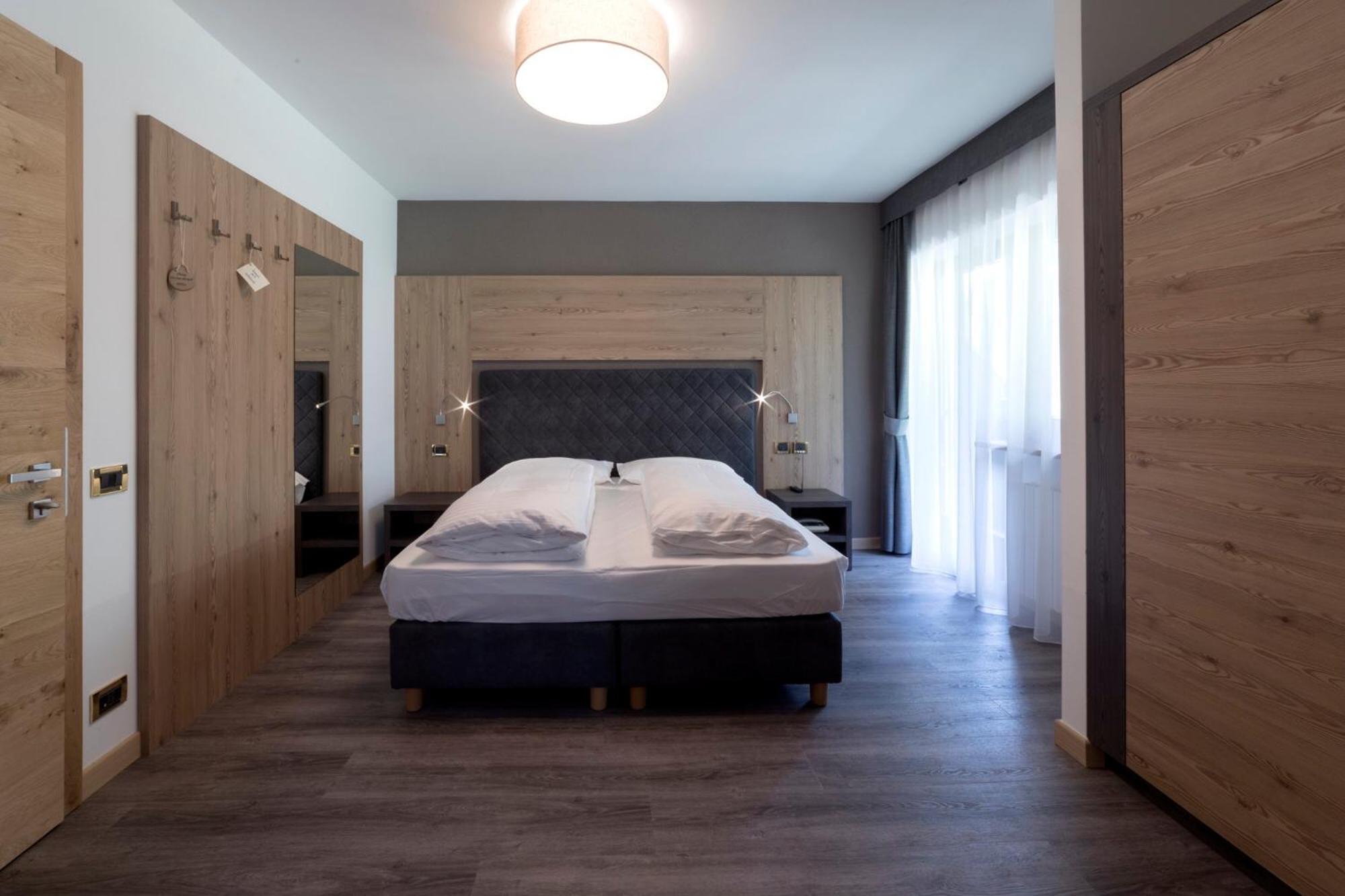 Deluxe Double or Twin Room - Photo 9