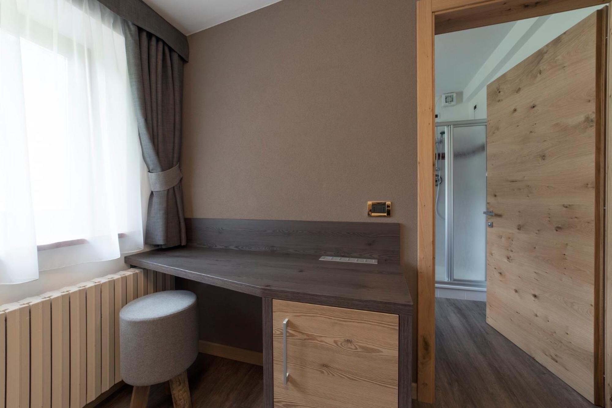 Deluxe Double or Twin Room - Photo 8