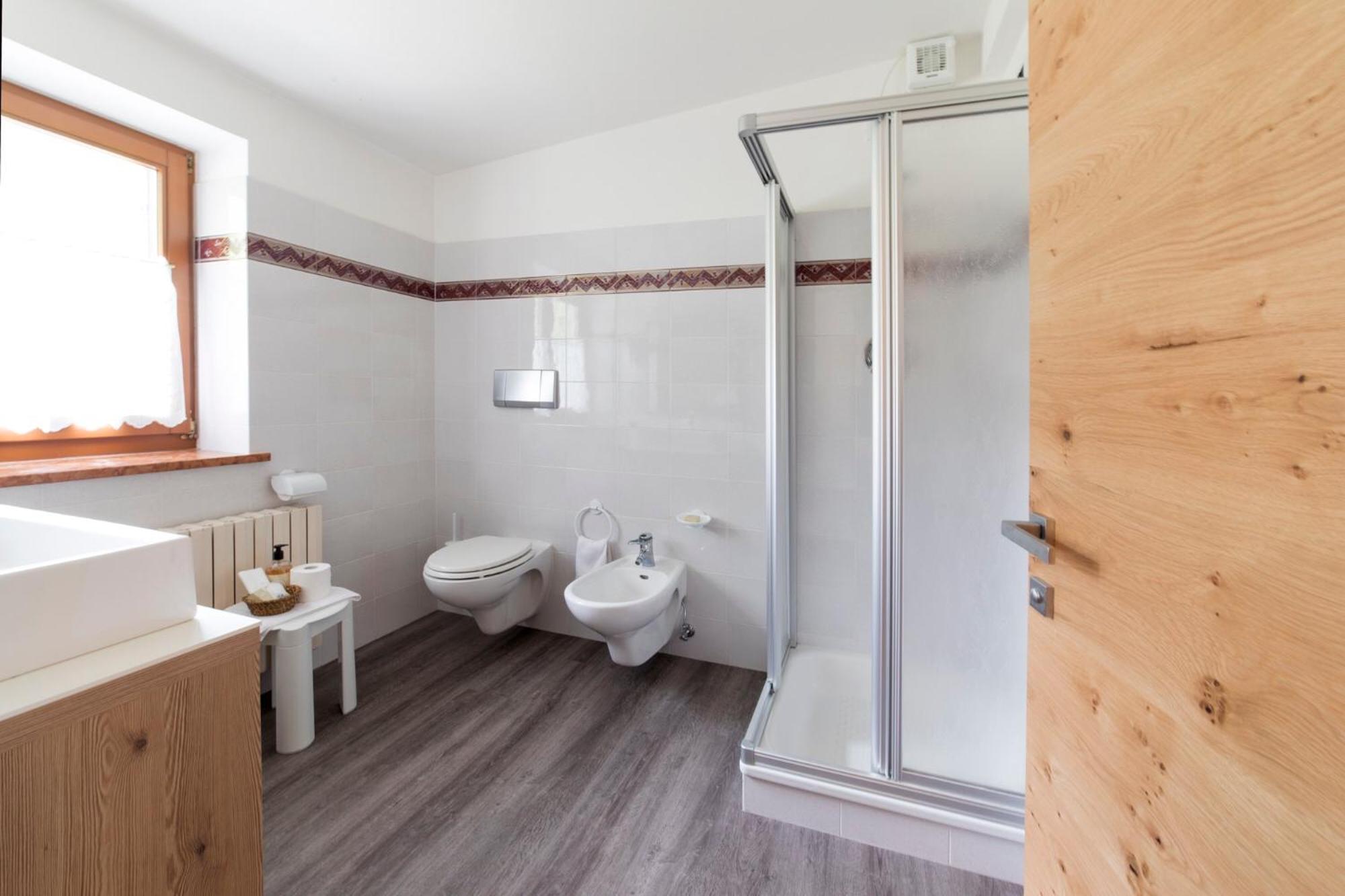 Deluxe Double or Twin Room - Photo 7