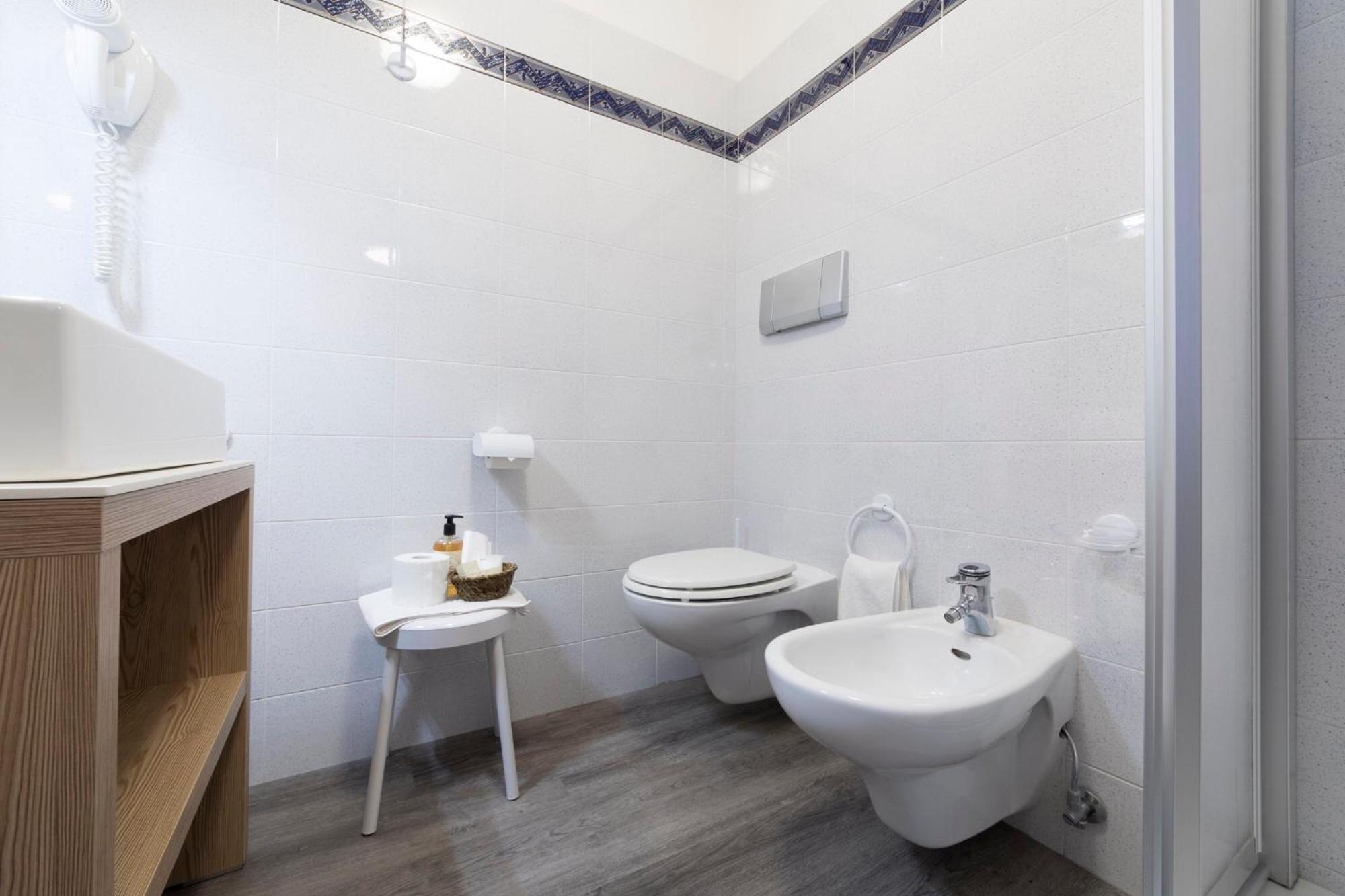 Deluxe Double or Twin Room - Photo 3