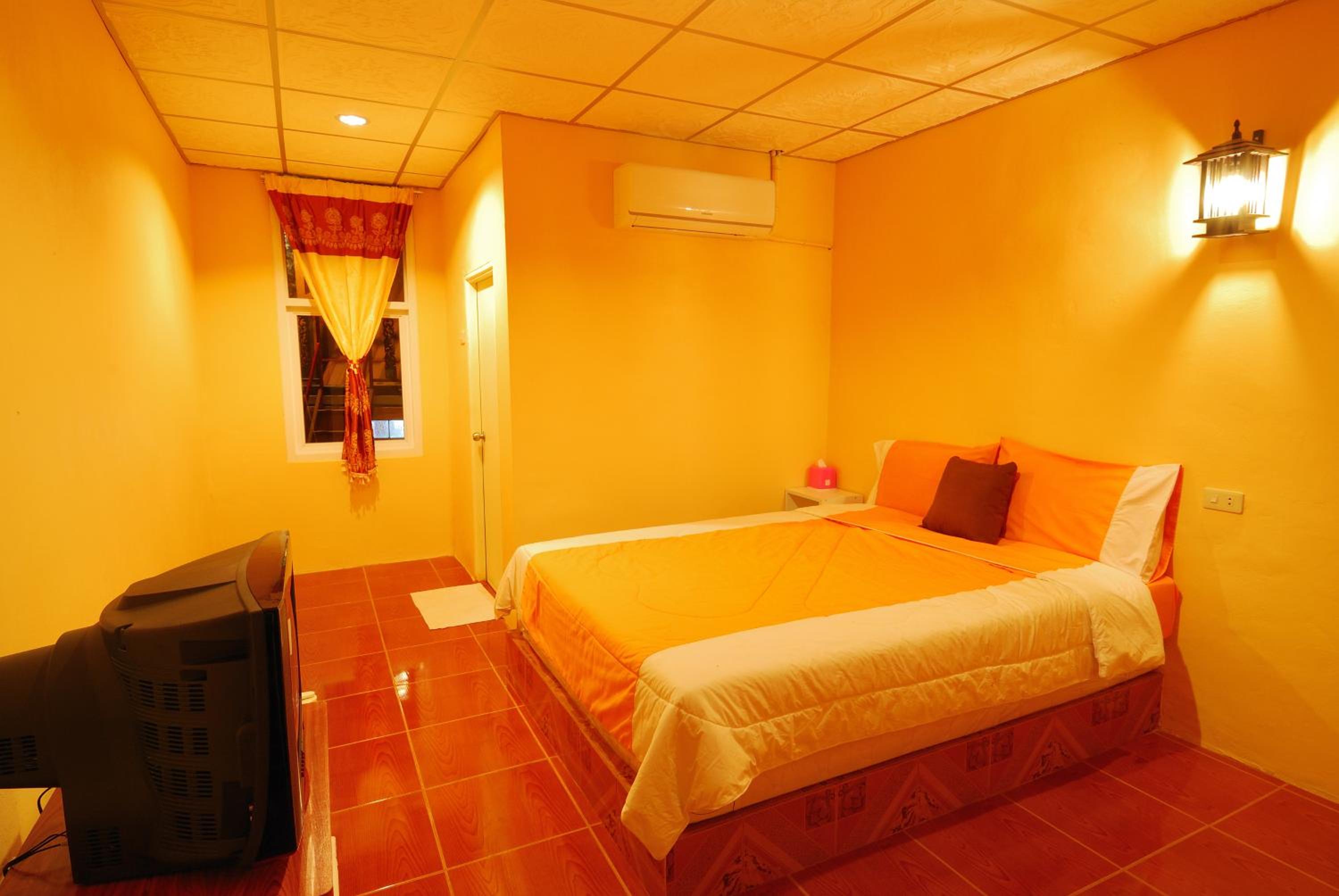 Deluxe Double Room (2 Adults + 1 Child) photo 3