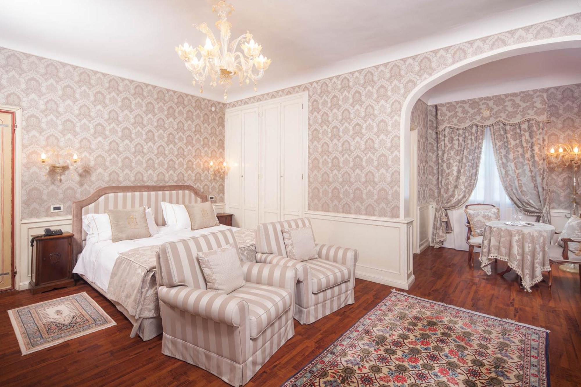 Suite with Park View - Photo 10