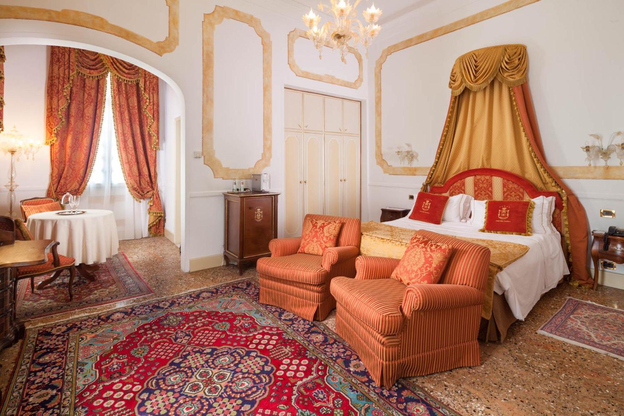 Suite  Elizabeth Taylorwith Park View - Photo 1