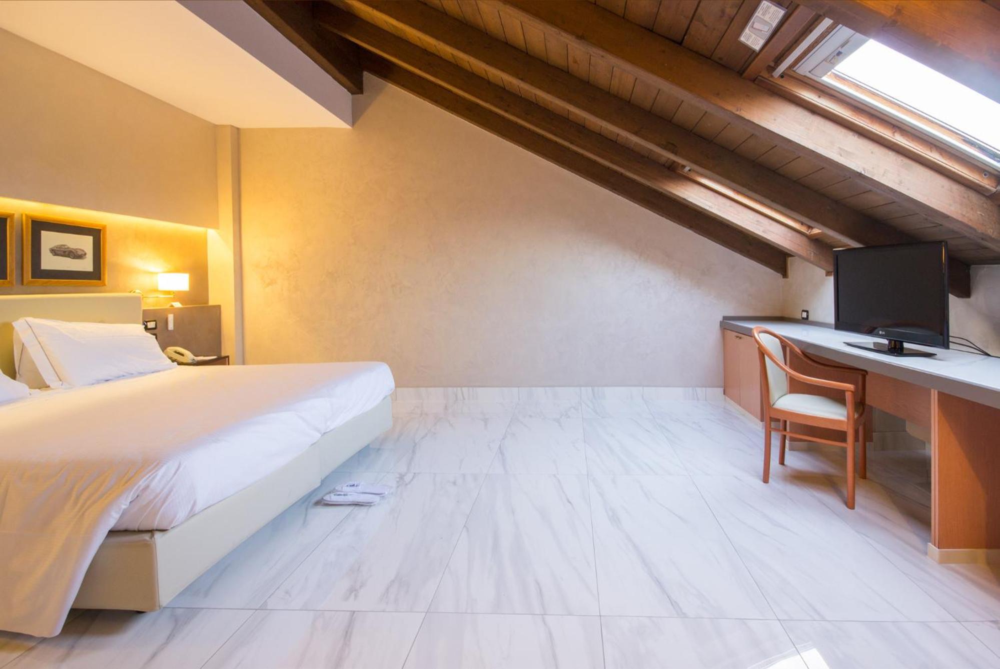 Junior Suite - Non-Smoking - Photo 9