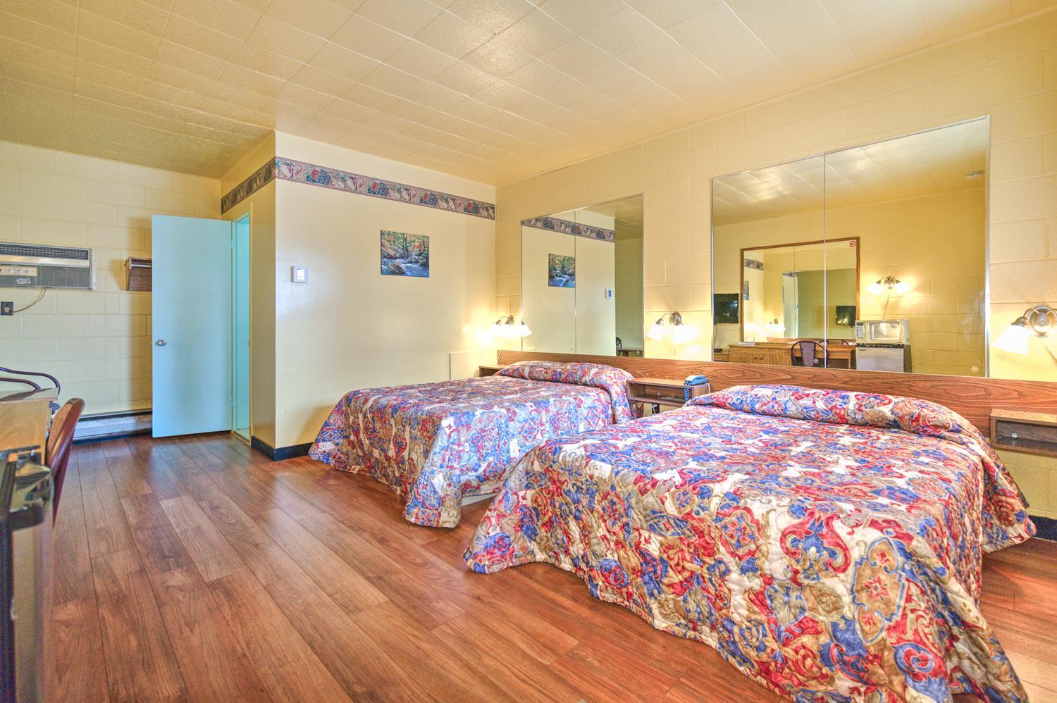 Double Room with Two Double Beds - Non-Smoking photo 2