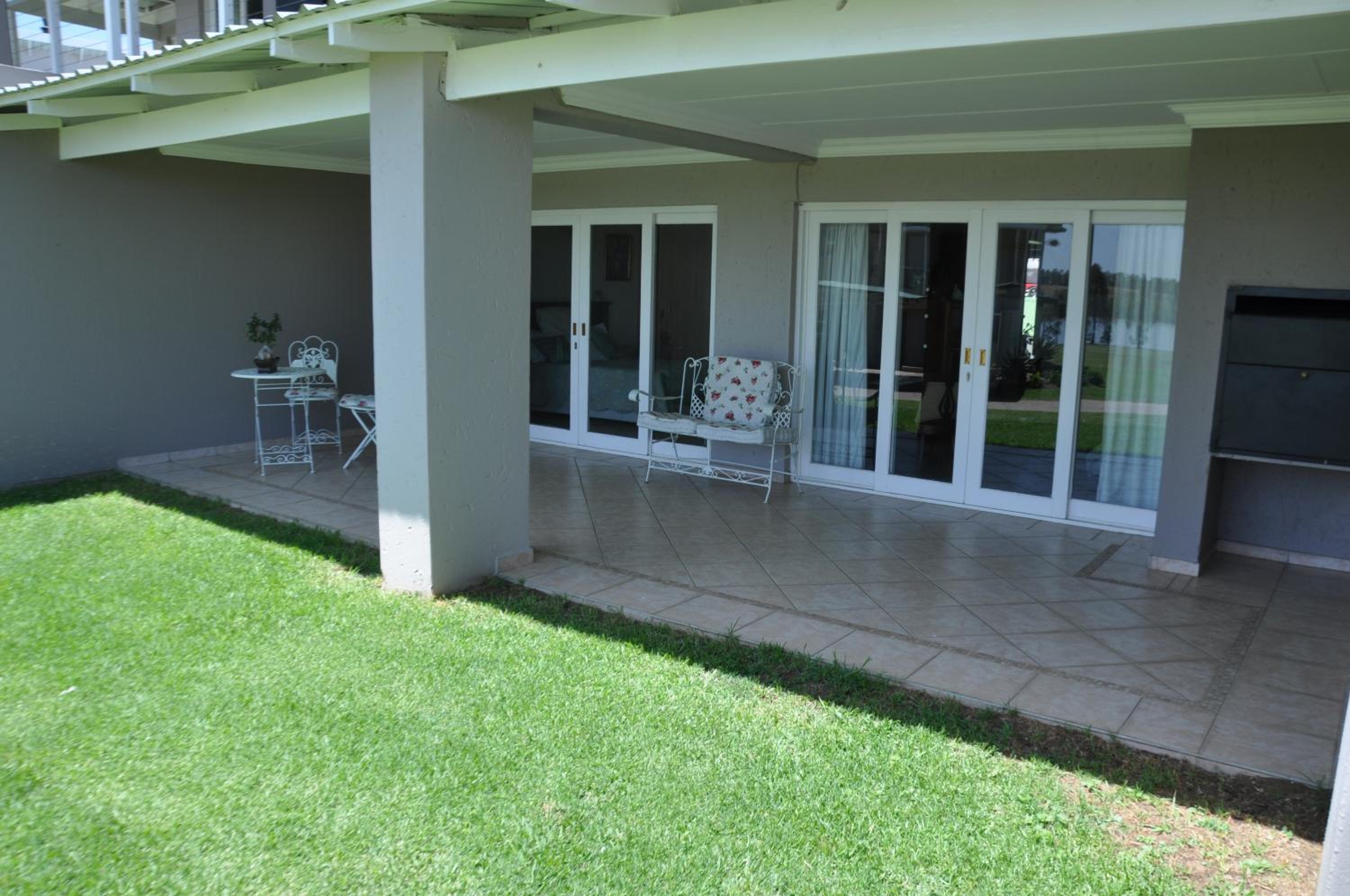 Three-Bedroom Apartment - Photo 4