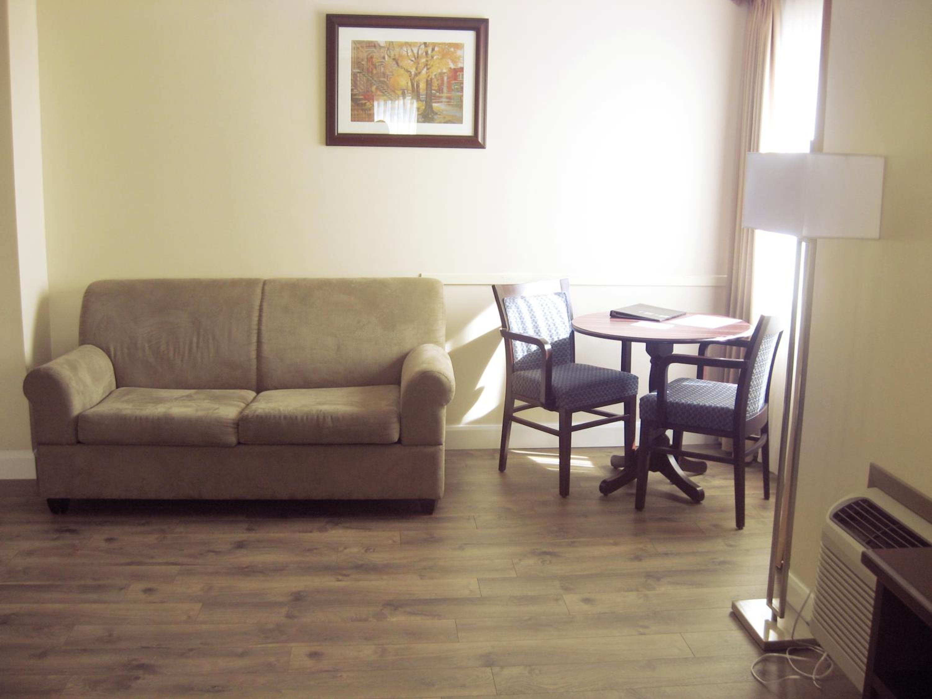 King Suite with Sofa Bed thumbnail 5