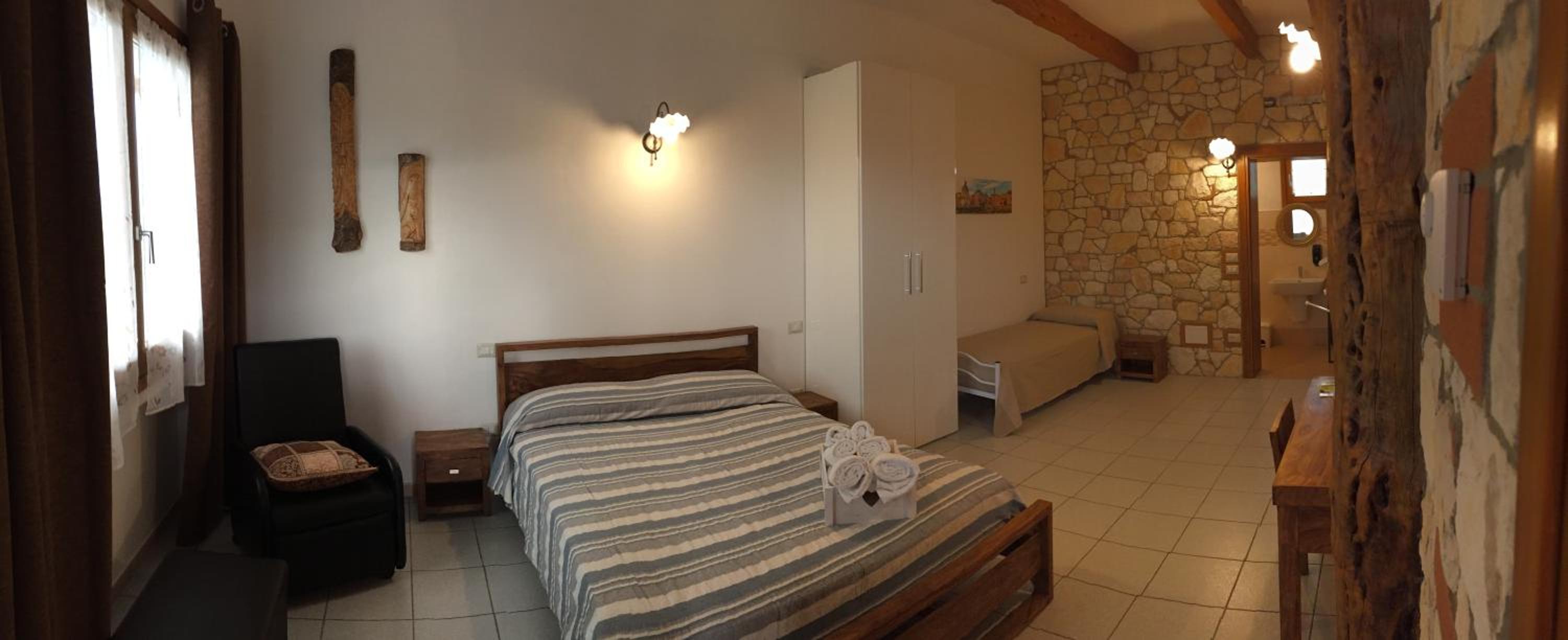 Deluxe Double or Twin Room photo 3