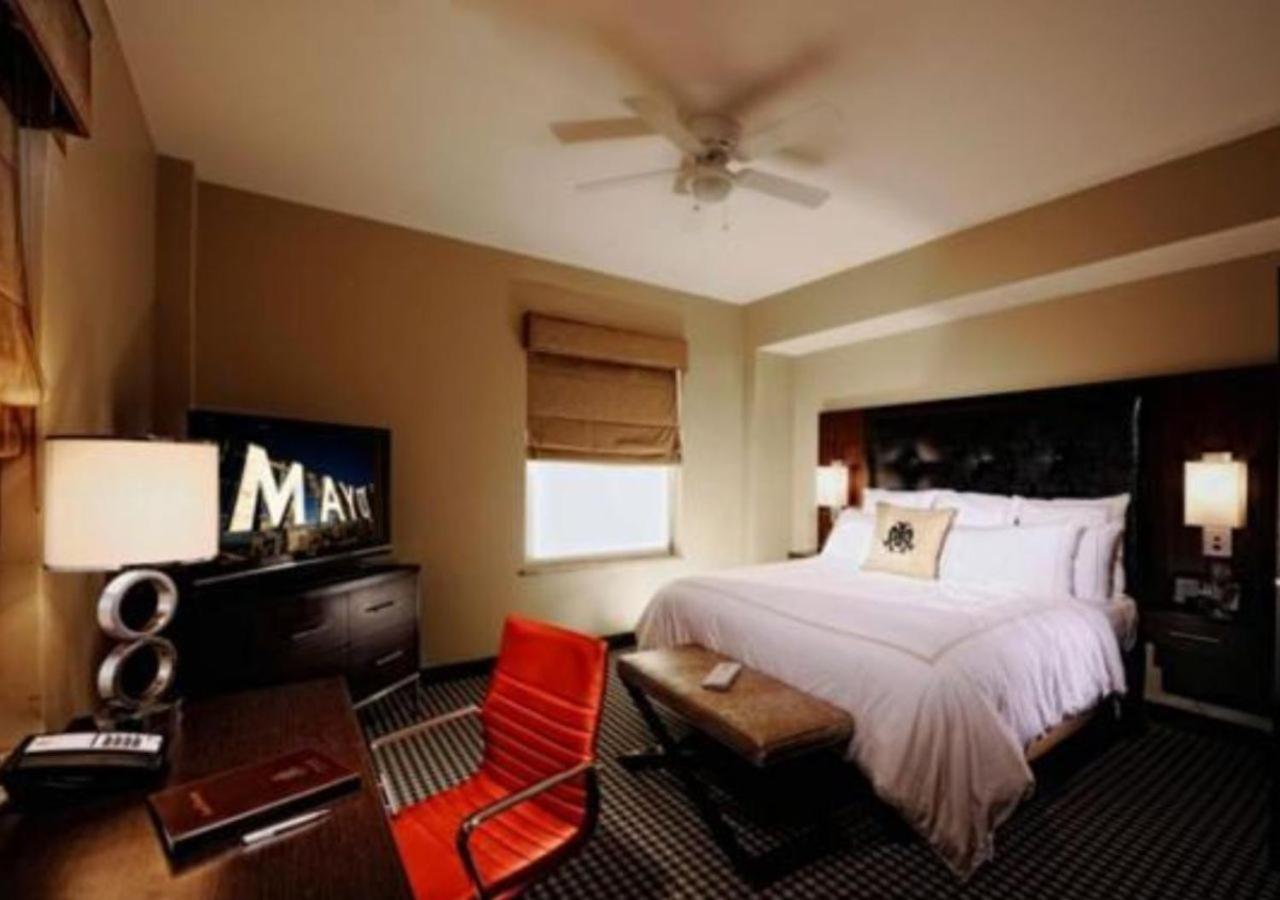 Signature Suite - Photo 6