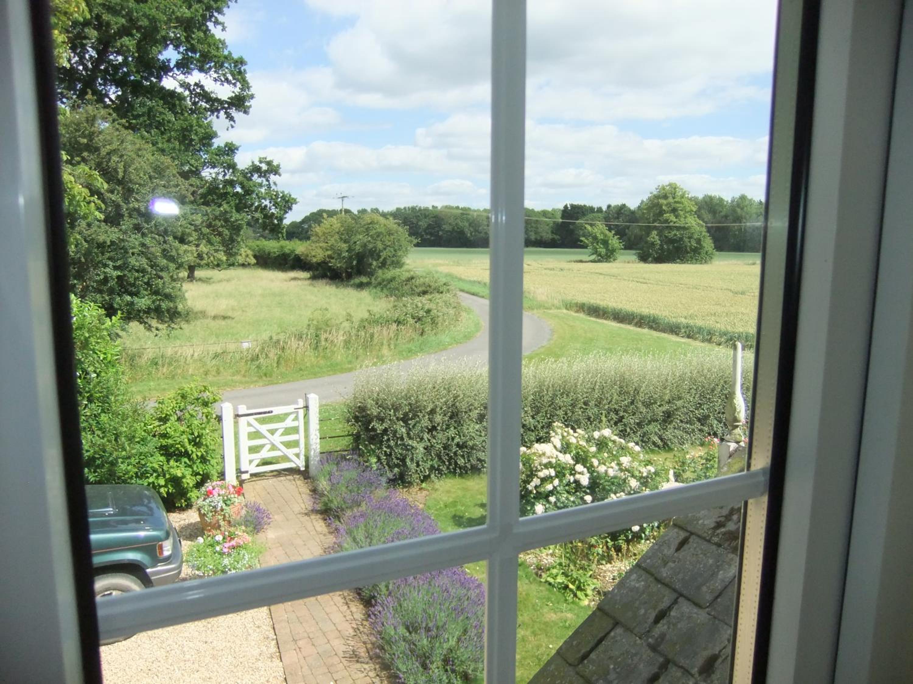 Double Room with Garden View - Photo 8