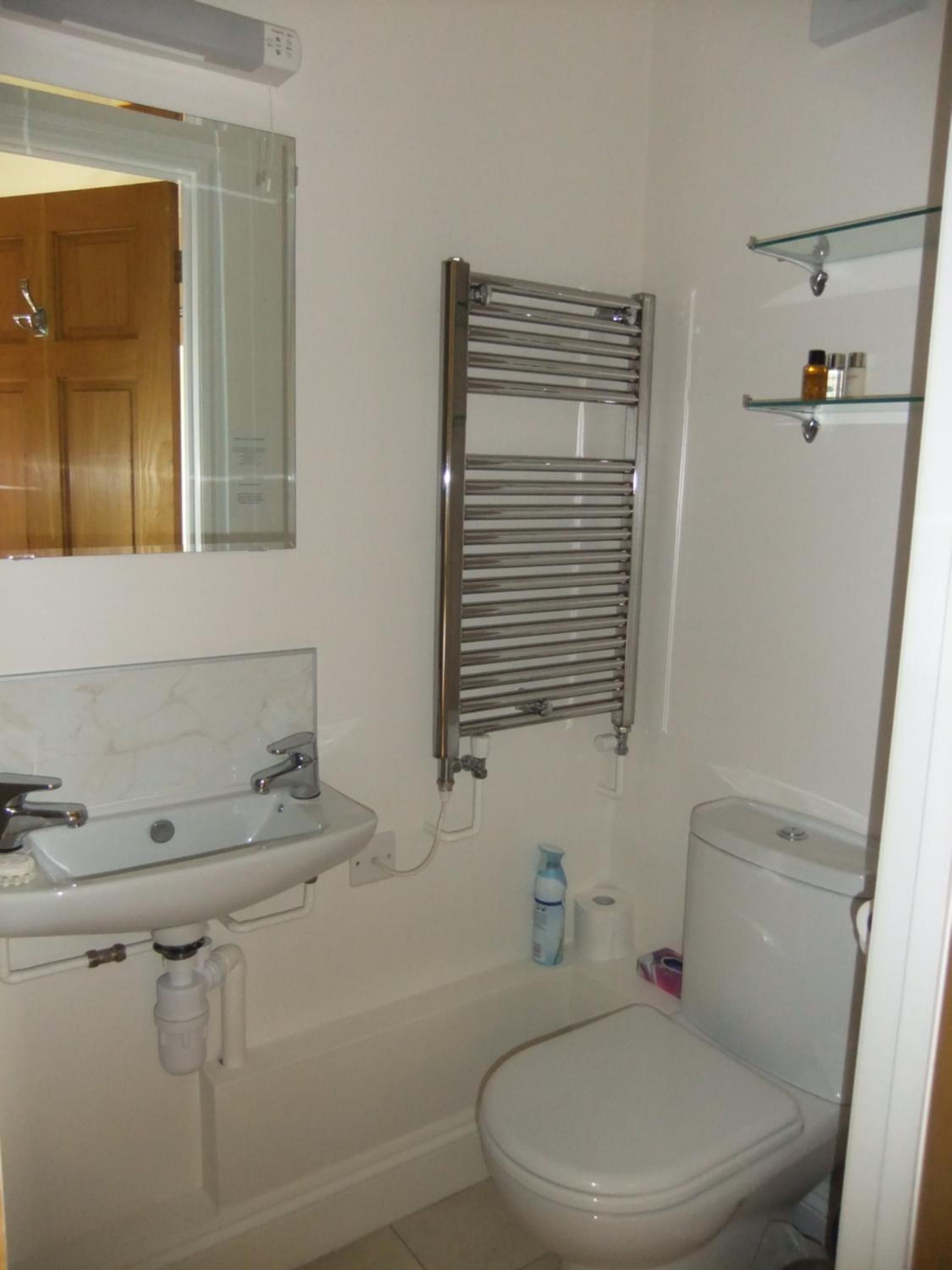Standard Twin Room with Garden View - Photo 8