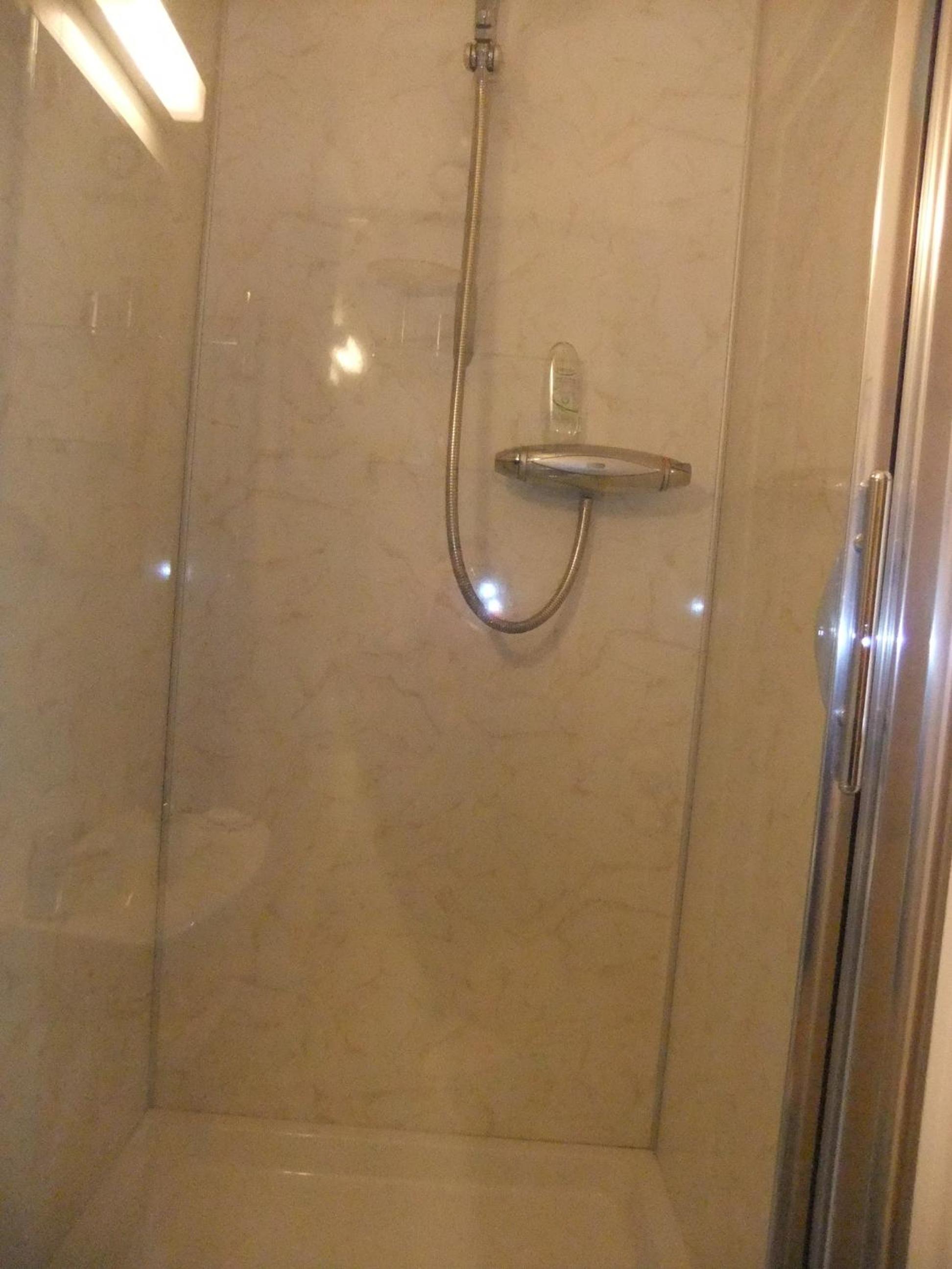 Standard Twin Room with Garden View - Photo 7