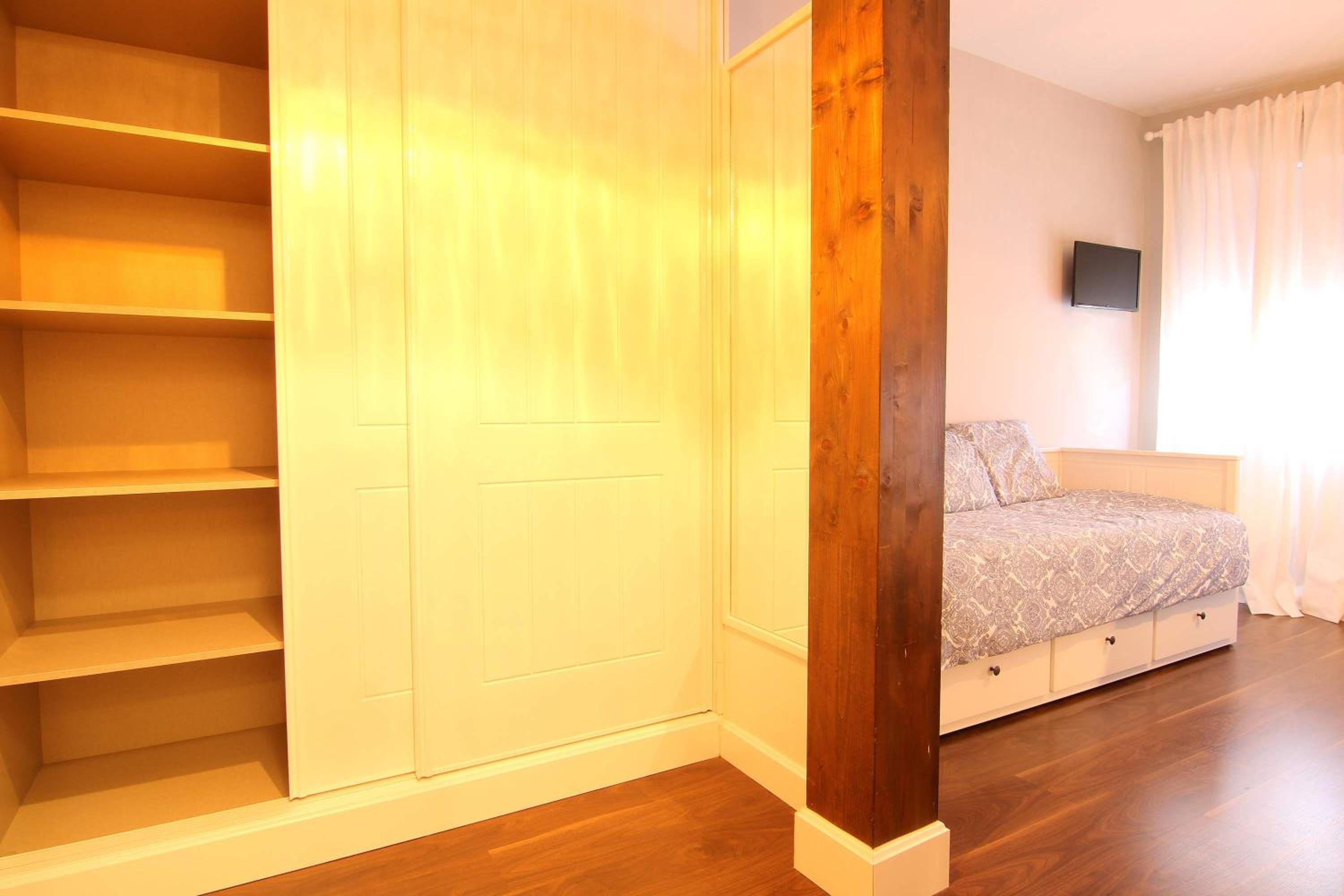 Double Room with Balcony - Photo 5