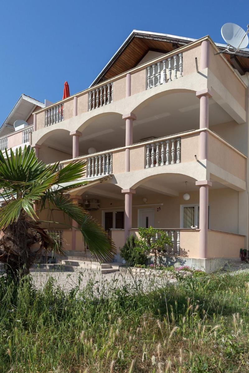 Apartment with Terrace and Sea View