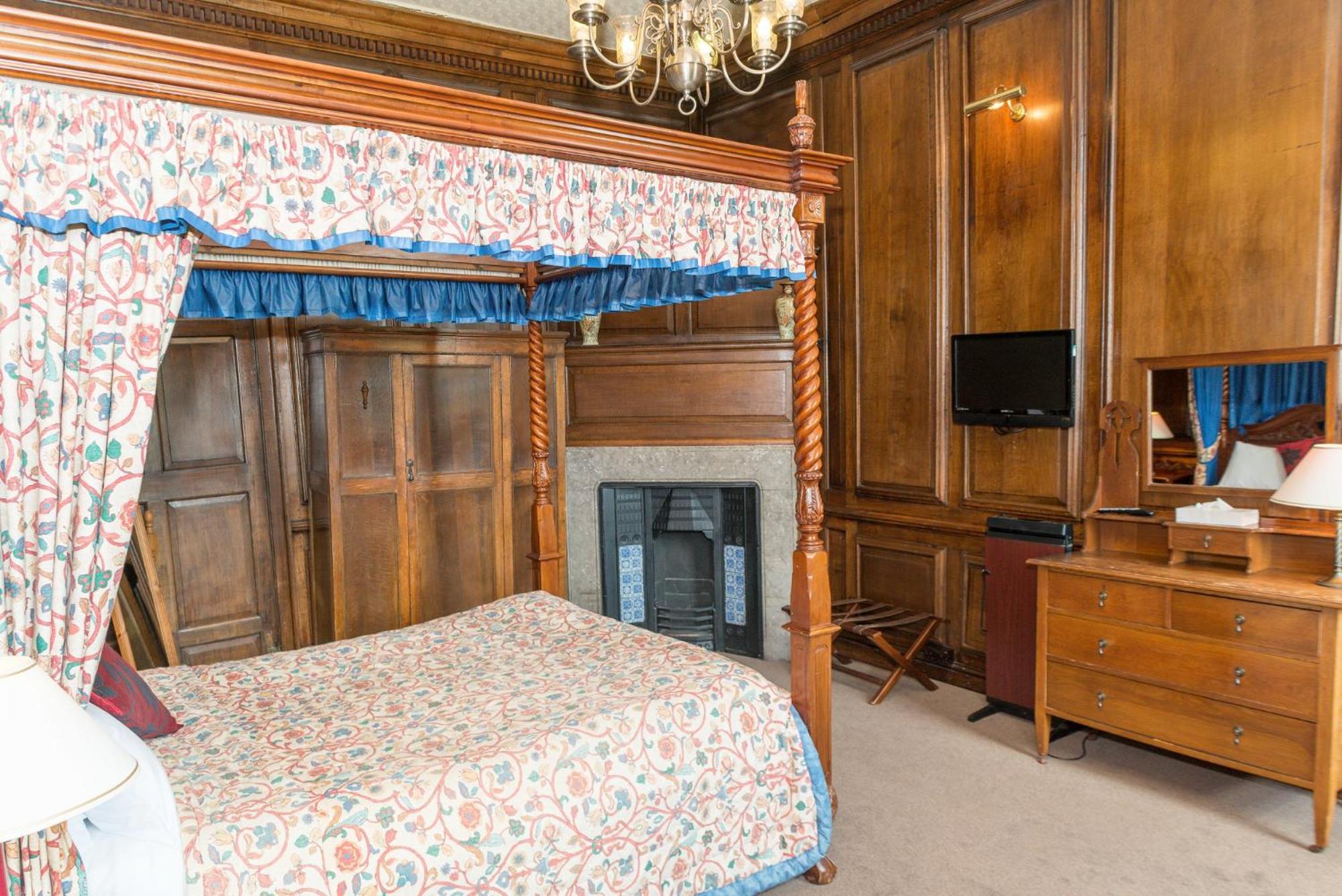 Four Poster Suite  photo 3