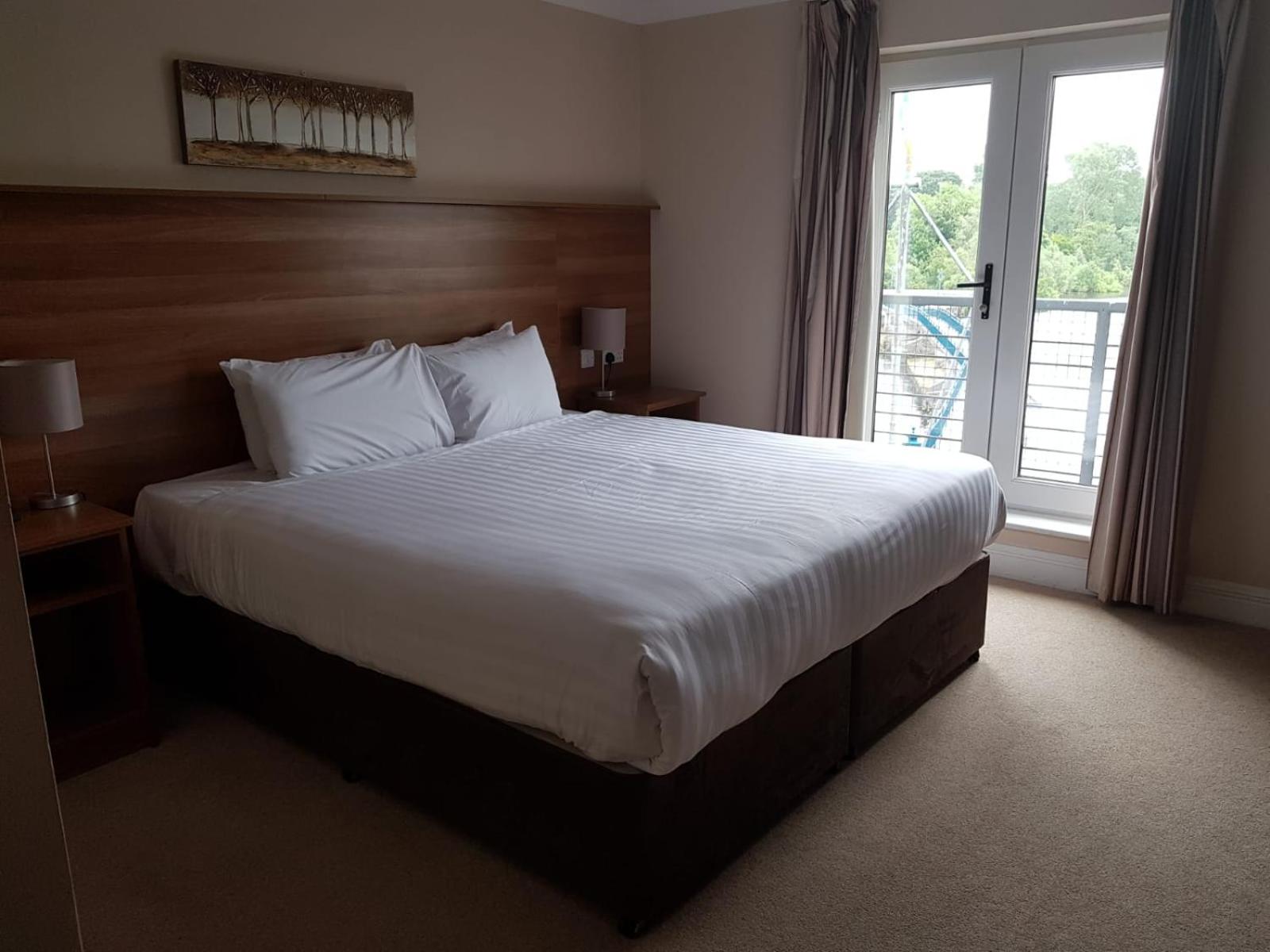 Double Room with River View - Photo 2