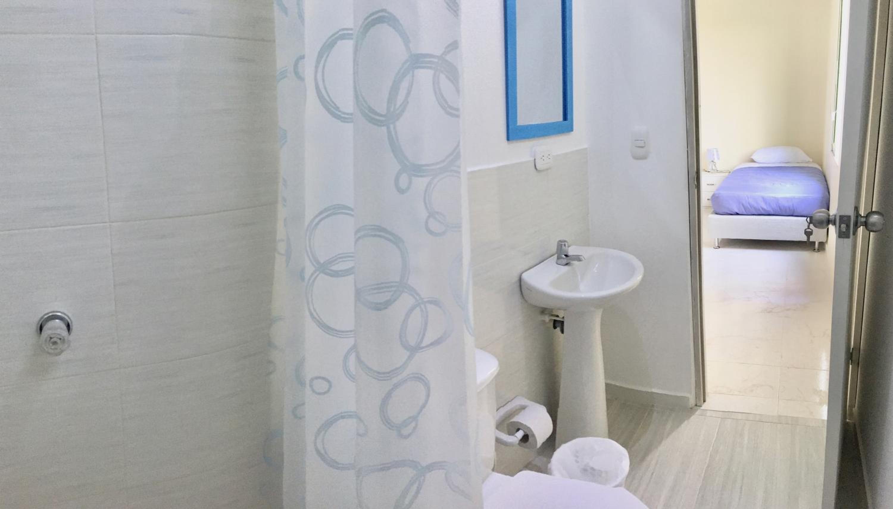Twin Room With Private Bathroom photo 2