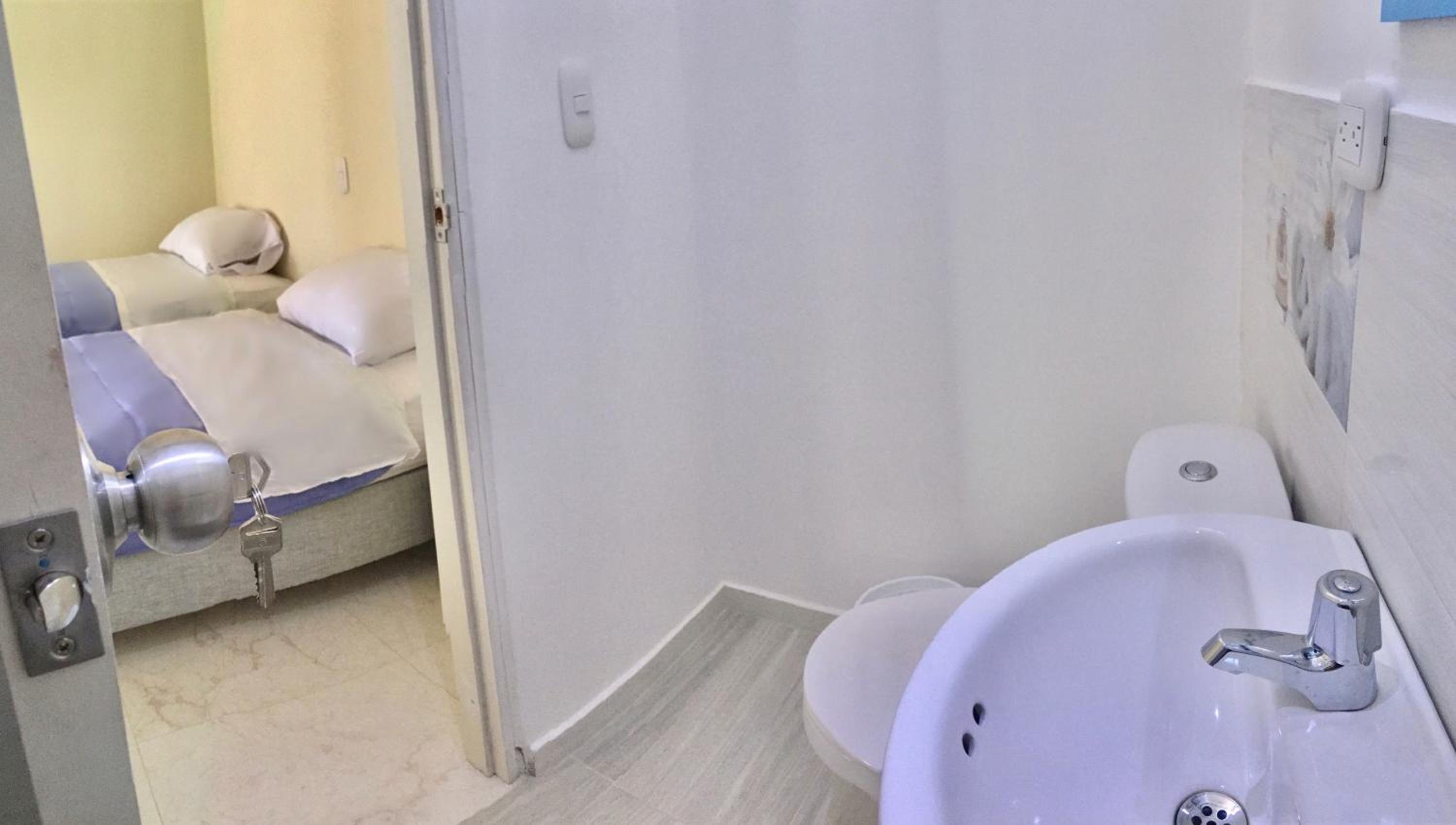 Twin Room With Private Bathroom photo 2