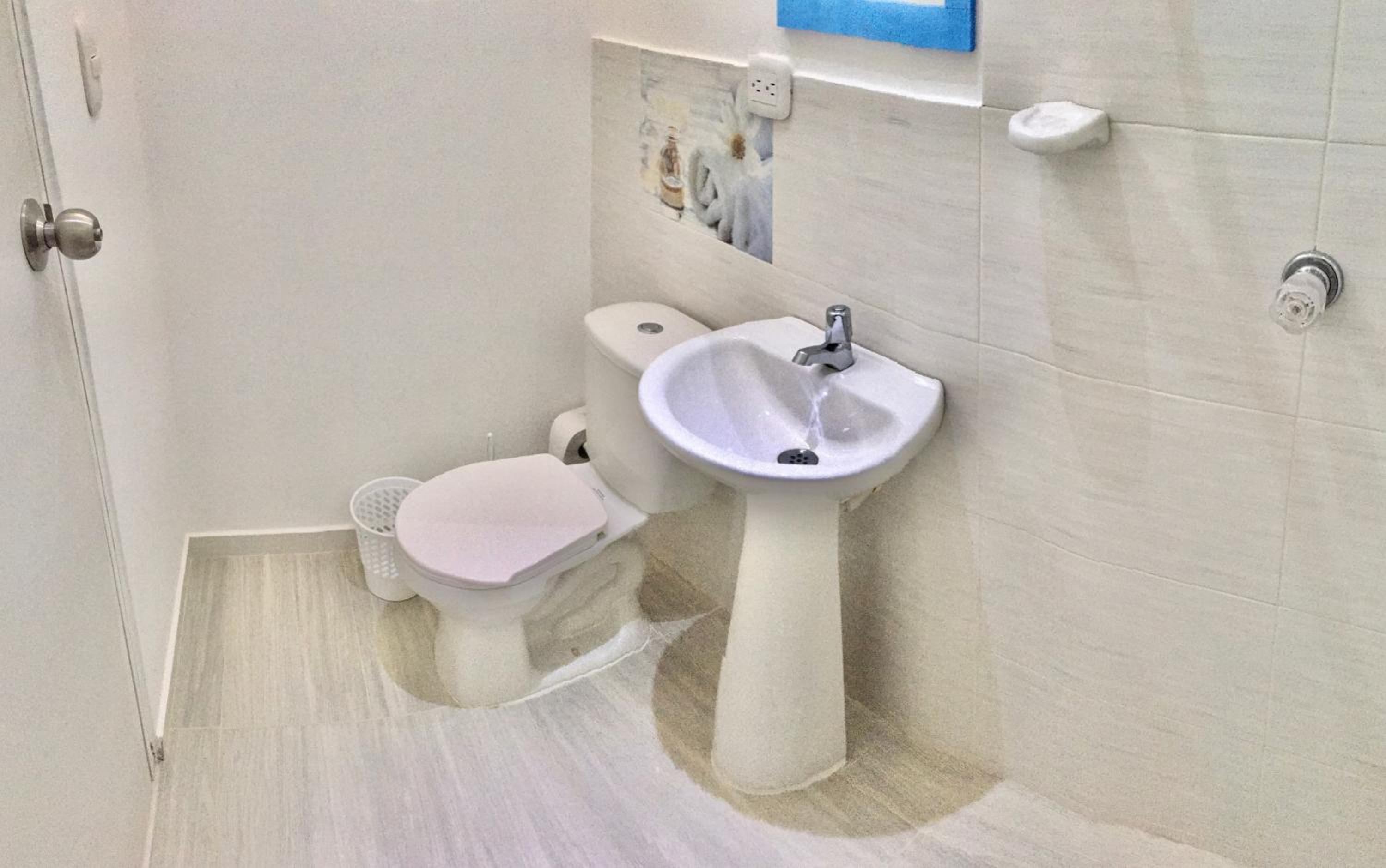 Twin Room With Private Bathroom photo 3