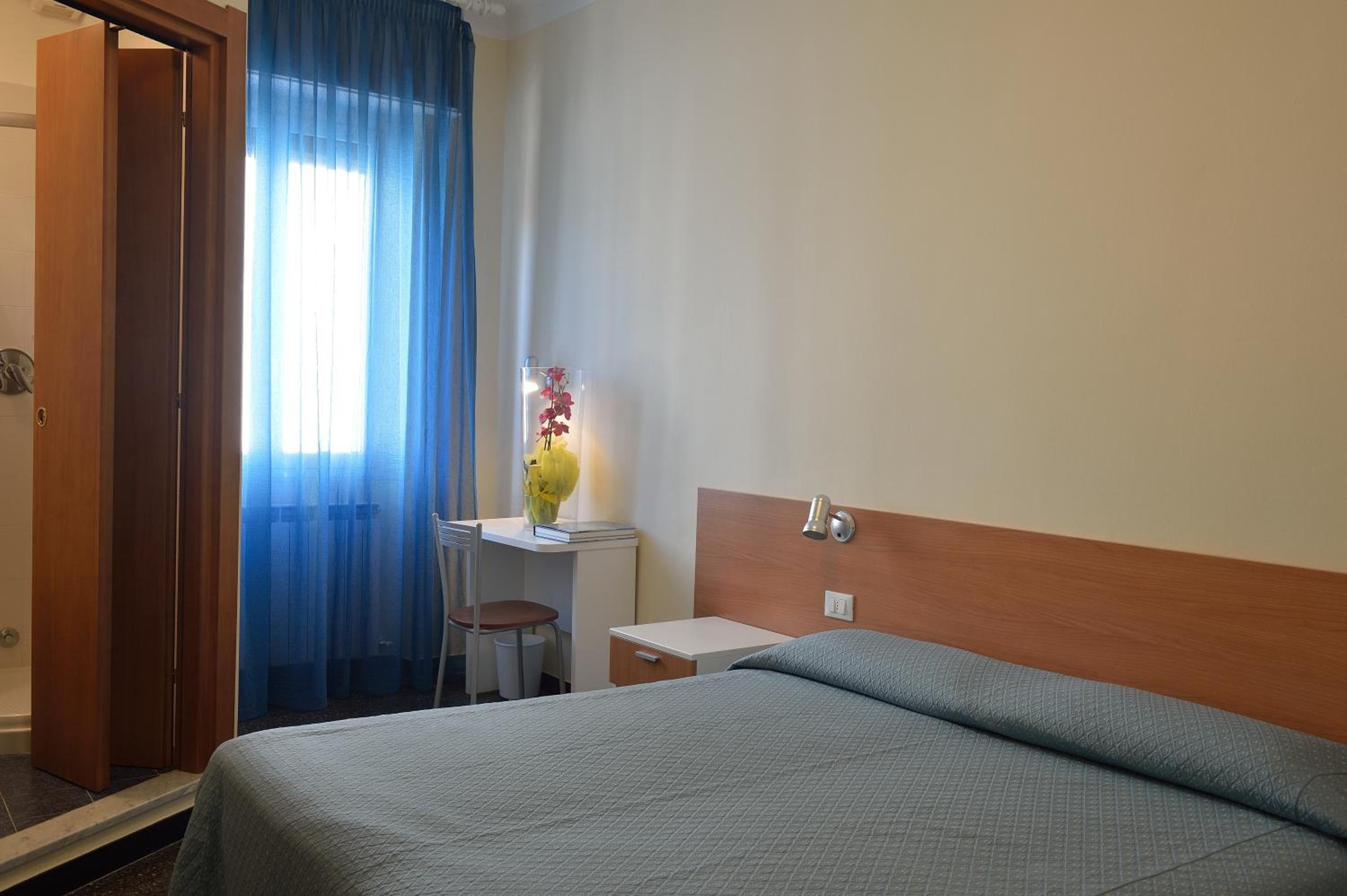 Double Room with Private Bathroom - Photo 4