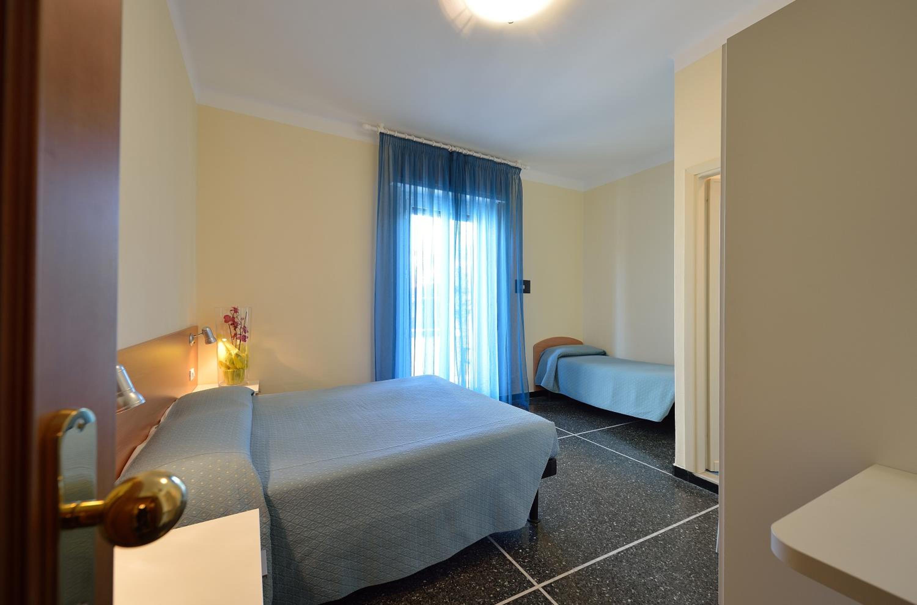 Triple Room with Private Bathroom - Photo 1